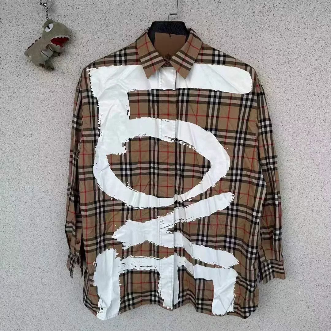 Japanese Brand Burberry Valentine Graffiti Love Shirt Size XXS / US 00 / IT 34 - 1 Thumbnail