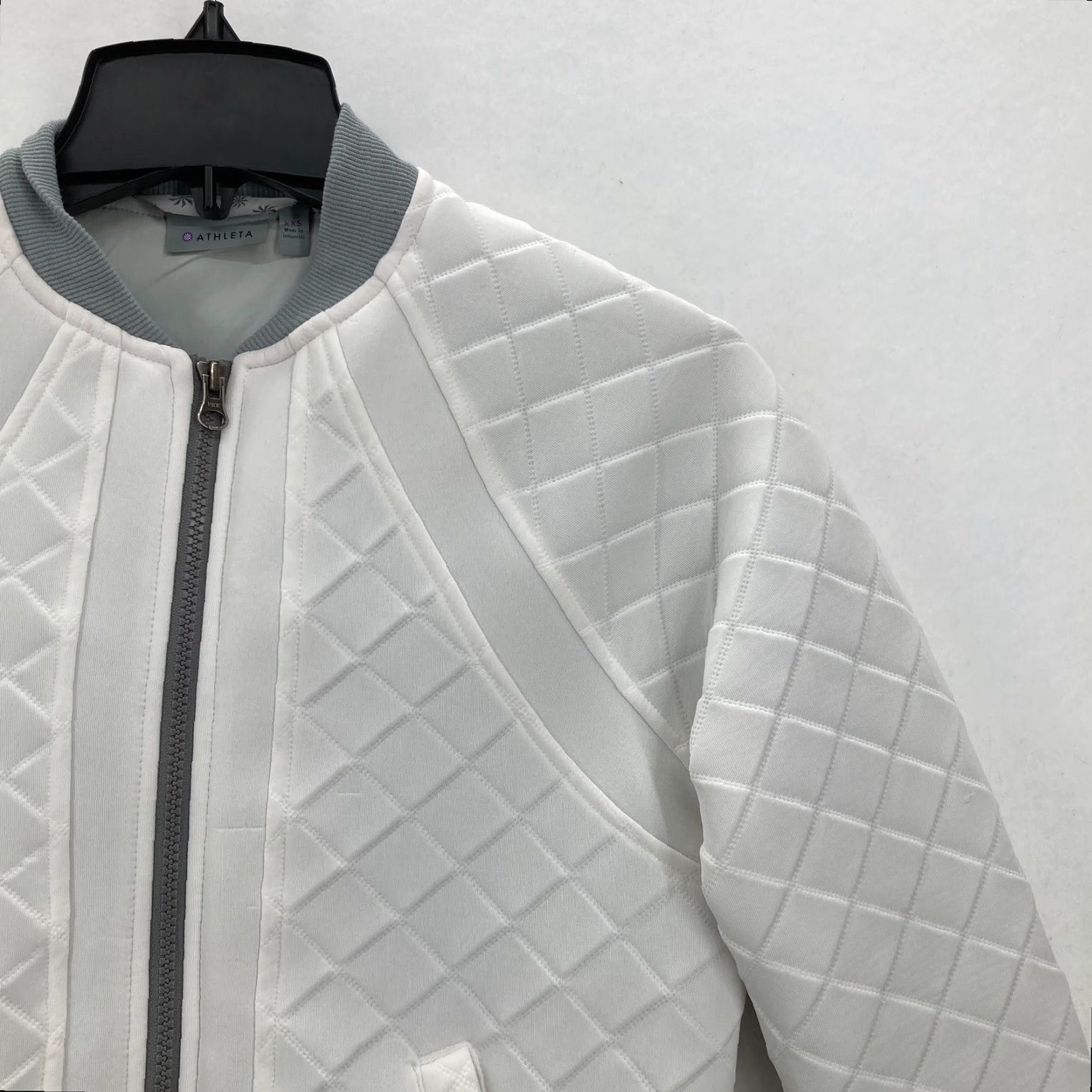 Athleta VINTAGE Athleta Quilted Bomber Jacket Women's XXS White Stretch Full Zip Athleisure Gym Size XXS / US 00 / IT 34 - 2 Thumbnail