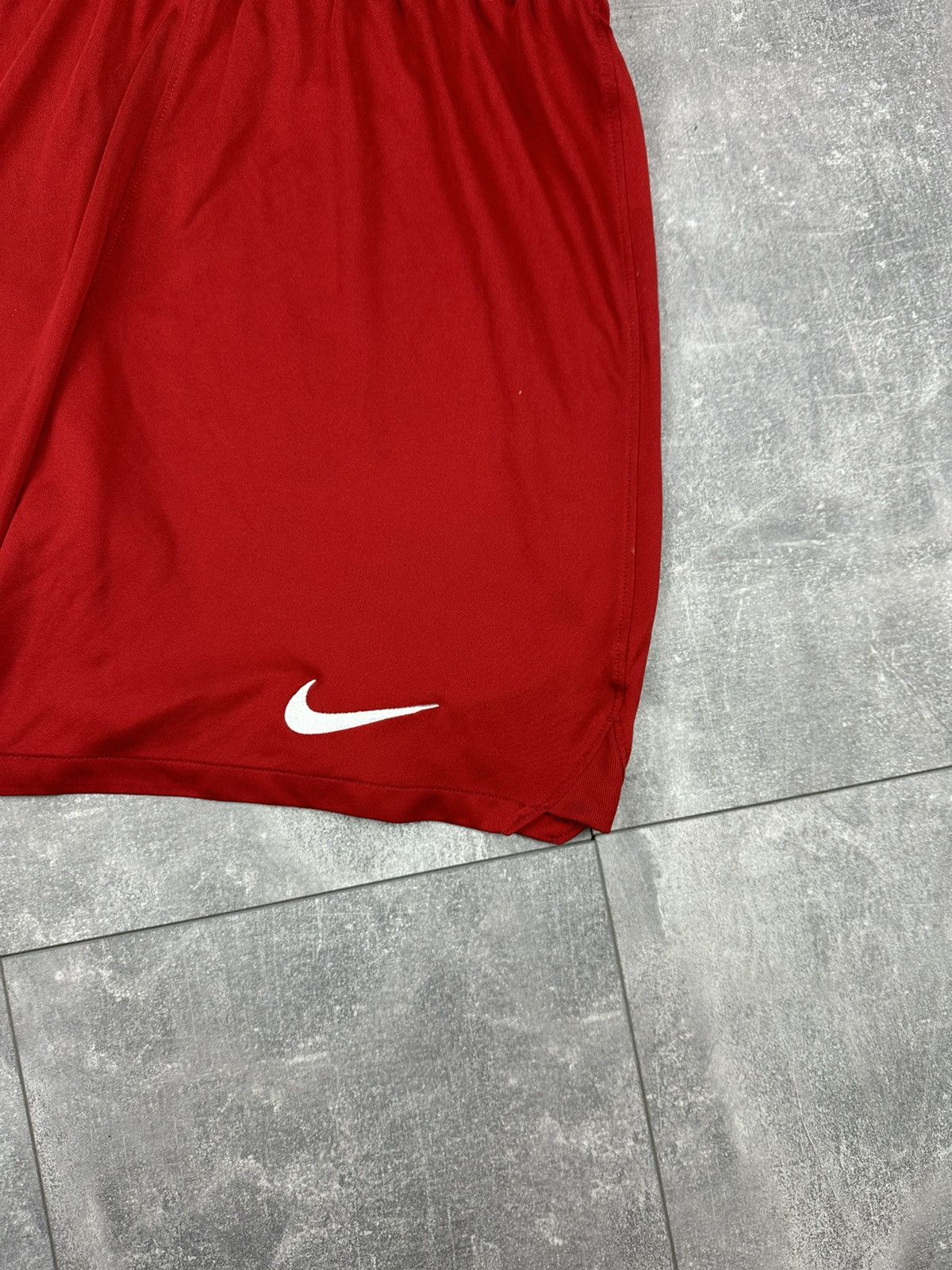 Nike Nike Liverpool Home Stadium Short 2022/23 Size US 36 / EU 52 - 4 Thumbnail