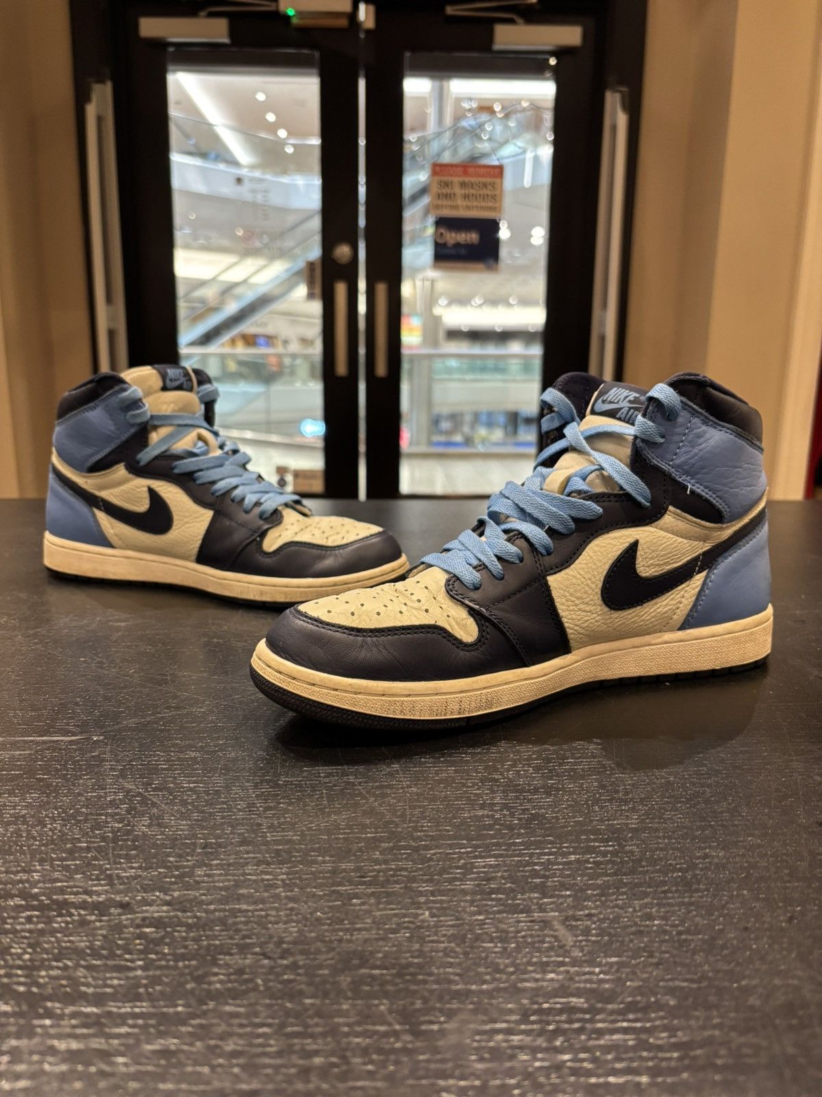 Jordan Brand Jordan 1 High ‘Obsidian’ Size US 10.5 / EU 43-44 - 2 Thumbnail