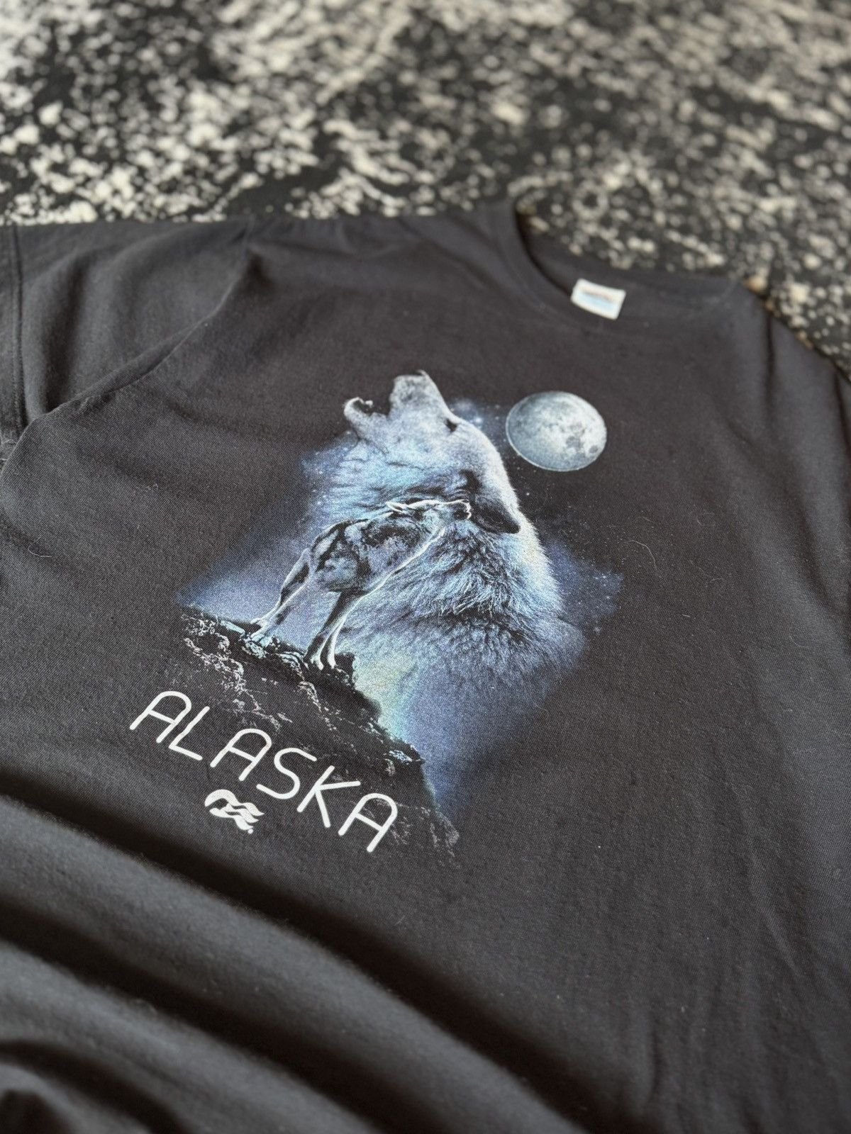 Vintage Y2K Alaska Wolf TSHIRT Size US L / EU 52-54 / 3 - 2 Thumbnail