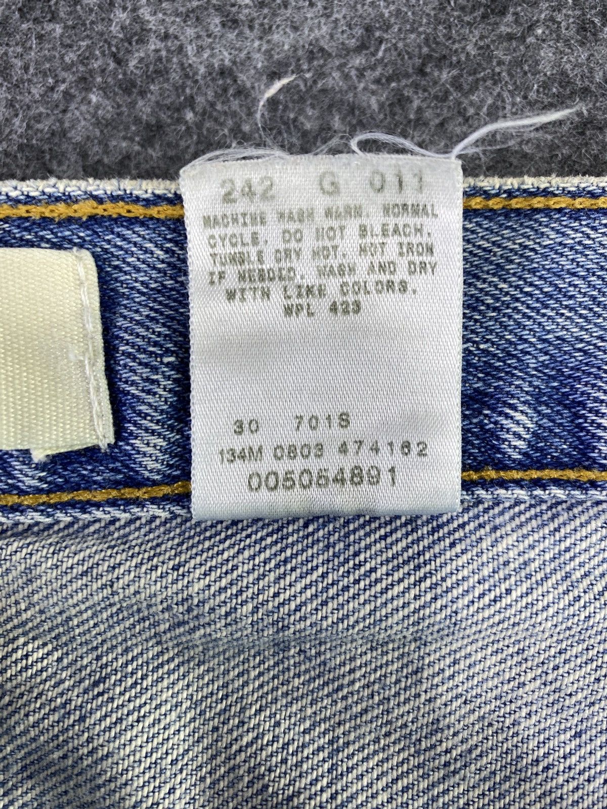 Jean × Levi's × Vintage VINTAGE LEVIS 505 DISTRESS BLUE WASH JEANS - J895 Size US 31 - 8 Thumbnail