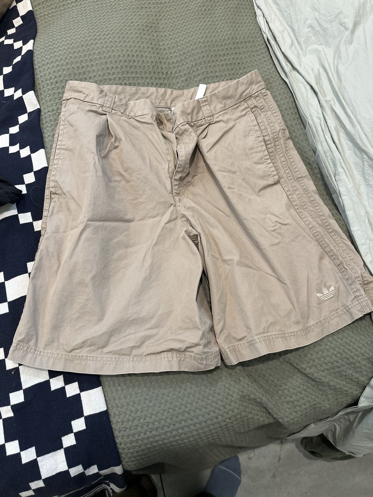 Adidas Adidas bermuda shorts Size US 32 / EU 48 - 1 Thumbnail