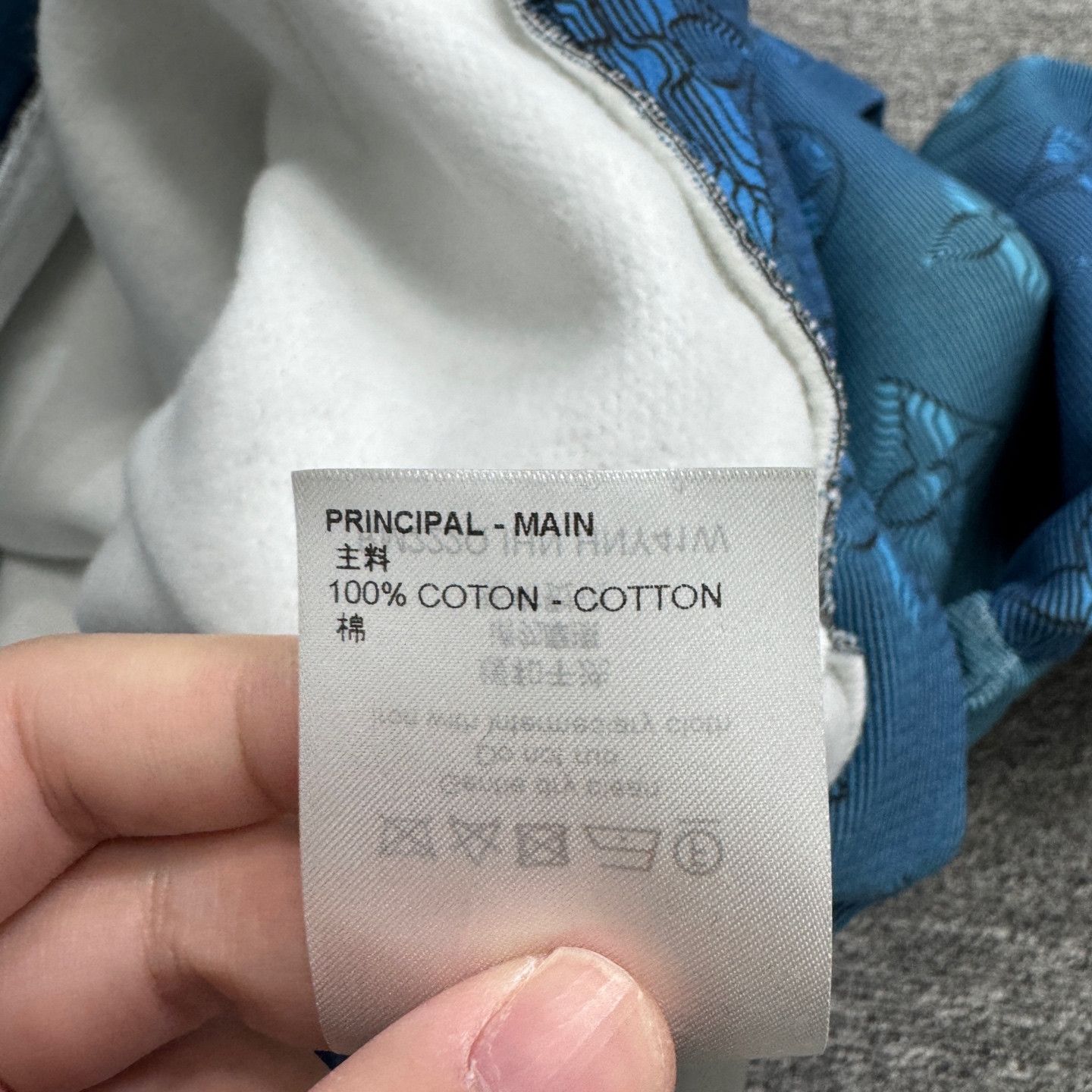 Louis Vuitton Louis Vuitton 2054 3D Effect Monogram Hoodie Size US L / EU 52-54 / 3 - 5 Thumbnail