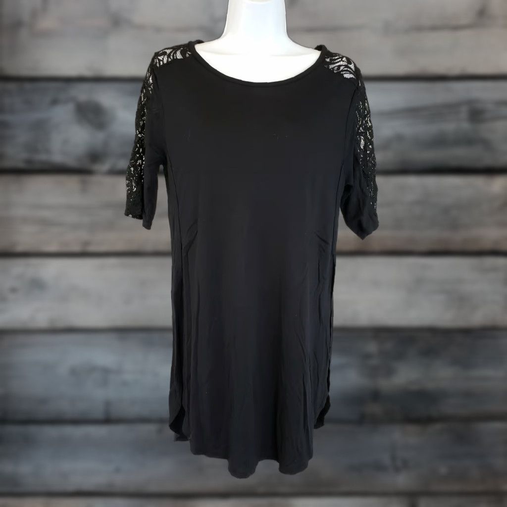 Old Navy Old Navy Womens Blouse Shirt M Black Solid Lace Shoulders Sides Split 100% Rayon Womens Size M / US 6-8 / IT 42-44 - 1 Thumbnail