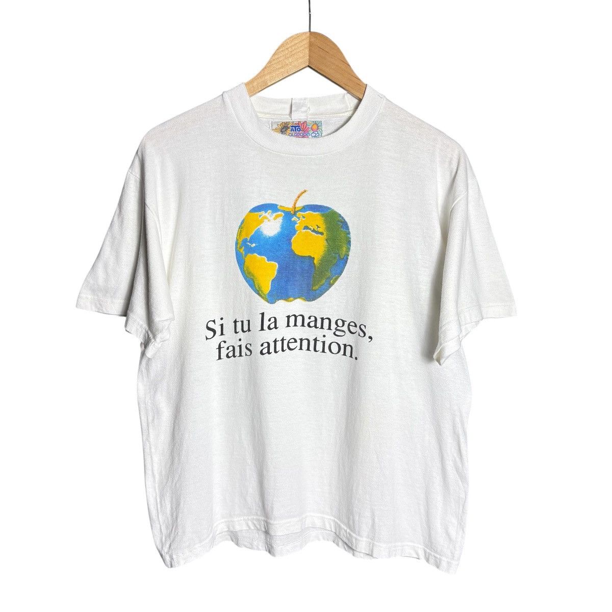 Vintage Vintage 90s Si tu la manges Apple World Graphic T-Shirt Size US L / EU 52-54 / 3 - 1 Thumbnail