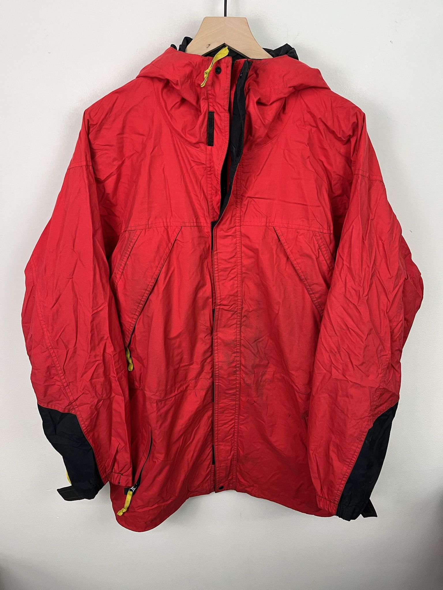 Marlboro × Starter × Vintage Vintage 90s Marlboro Adventure Team Red Windbreaker Jacket Size XL Size US XL / EU 56 / 4 - 1 Thumbnail
