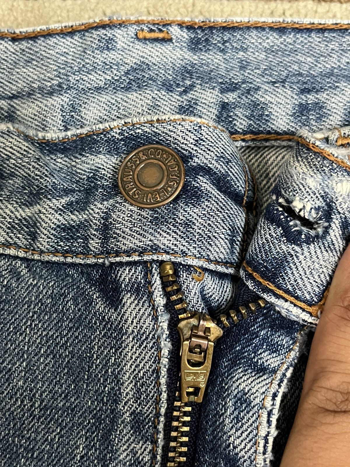 Levi's Vintage Levi’s Blue Wash Distressed Jeans Size US 29 - 7 Thumbnail