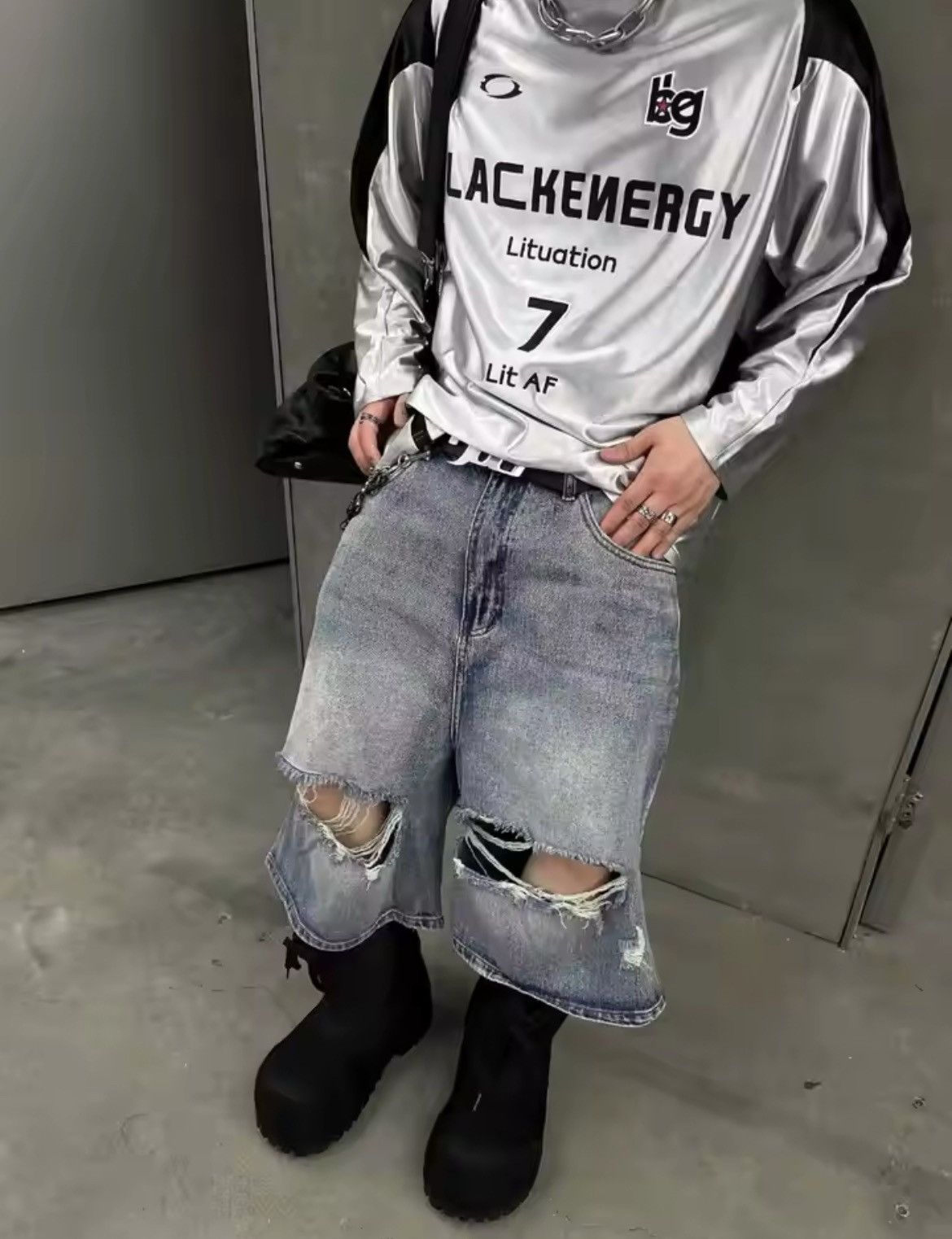 Japanese Brand Y2K Blue Ripped Jorts Size US 32 / EU 48 - 2 Thumbnail