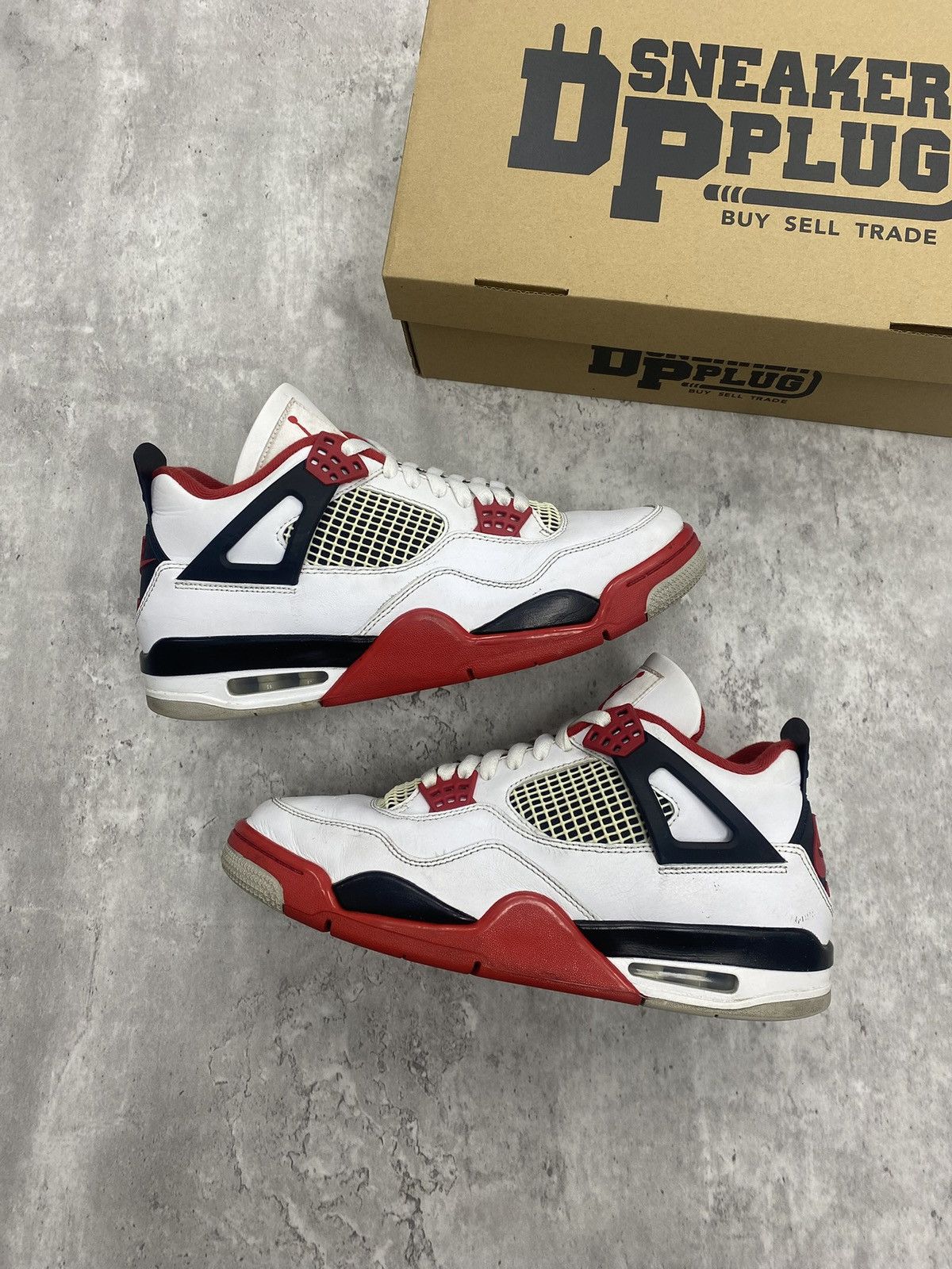 Jordan Brand Size 10M - Jordan 4 Retro “Fire Red” 2020 Size US 10 / EU 43 - 1 Thumbnail
