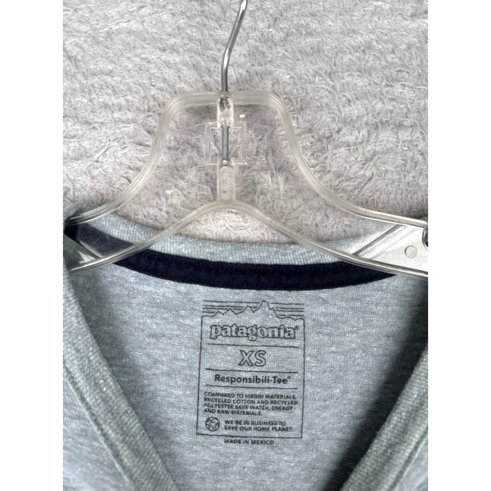 Patagonia Patagonia Shirt XS Women Blue Short Sleeve Crew Neck ’73 Skyline CROP USA Logo Size XS / US 0-2 / IT 36-38 - 7 Thumbnail