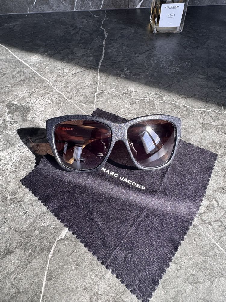 Alexander McQueen Alexander McQueen Leather Frame Sunglasses Size ONE SIZE - 2 Thumbnail