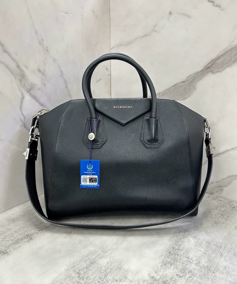 Givenchy Givenchy Black Single-Shoulder Bag Size ONE SIZE - 1 Thumbnail