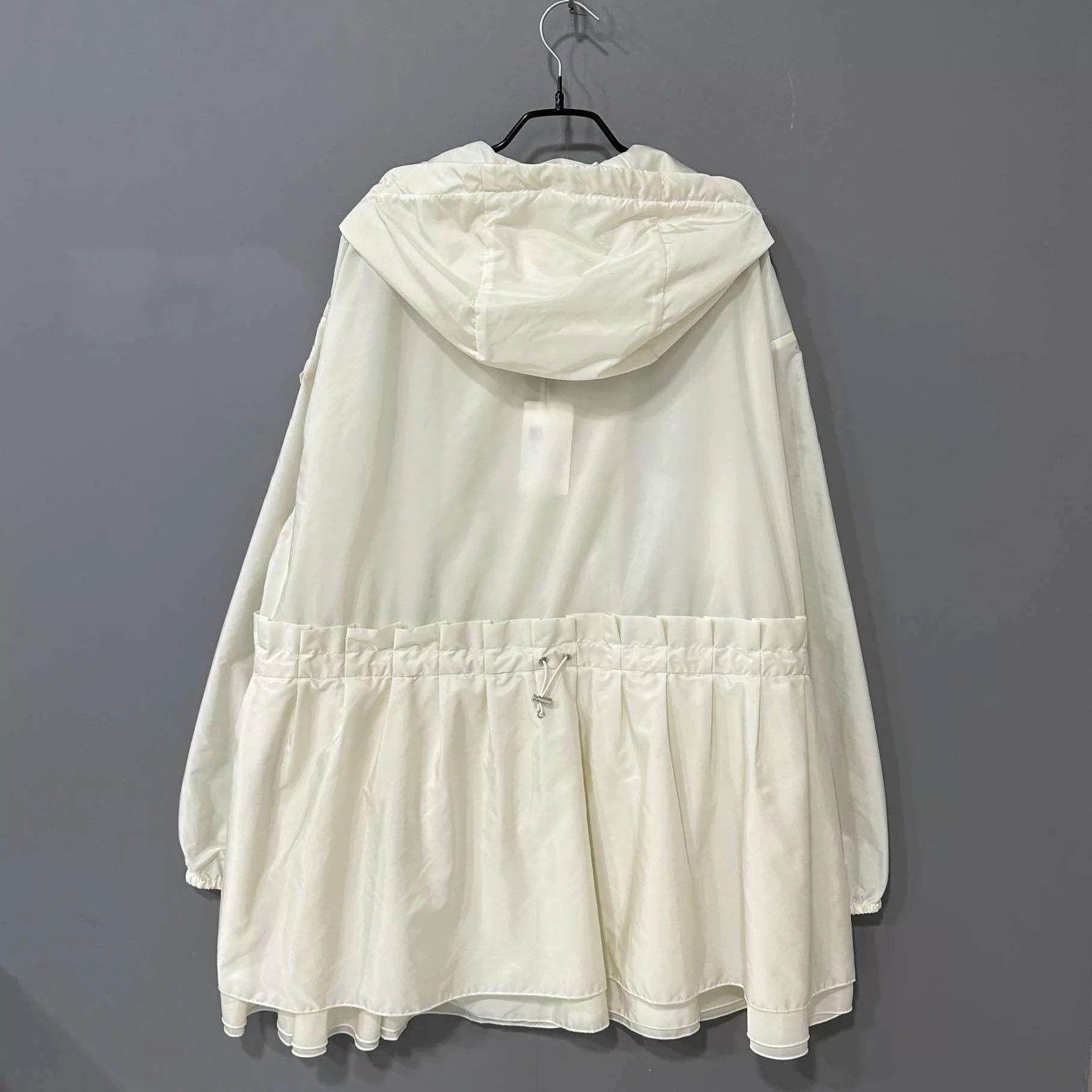 Moncler Moncler new cream logo arm sun protection jacket Size S / US 4 / IT 40 - 3 Thumbnail
