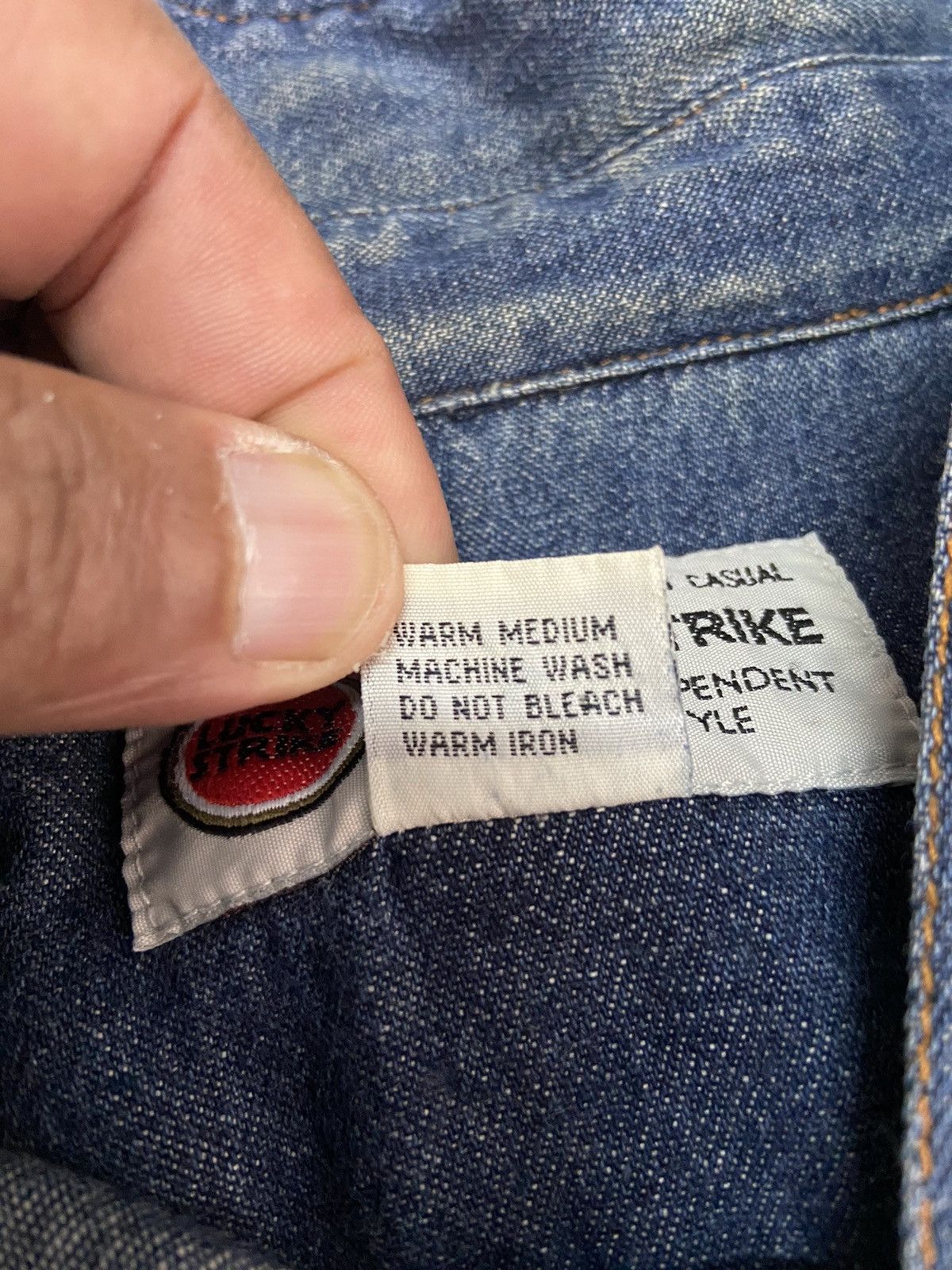 Japanese Brand VINTAGE LUCKY STRIKE WESTERN DENIM SHIRT Size US L / EU 52-54 / 3 - 9 Thumbnail