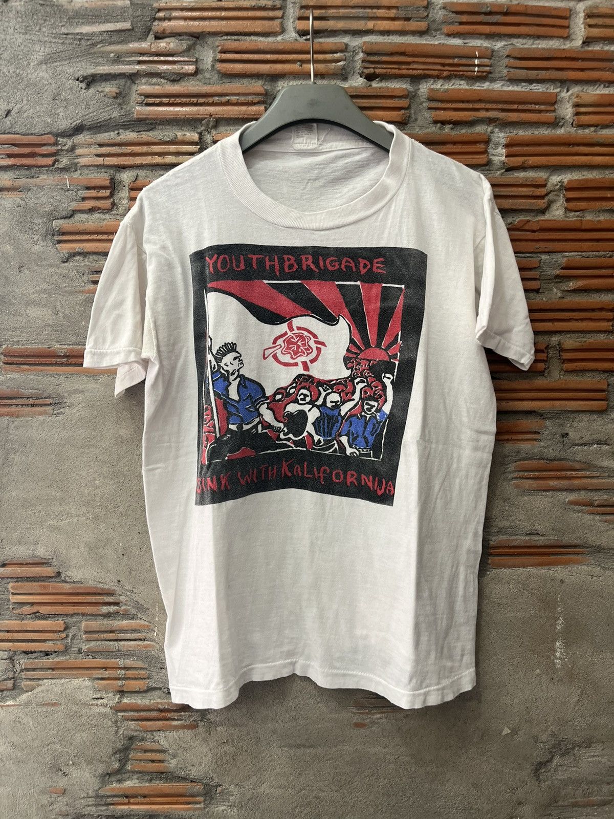 Band Tees Vintage YOUTH BRIGADE Sink With Kalifornija 90’s Punk Tshirt Size US XL / EU 56 / 4 - 2 Thumbnail