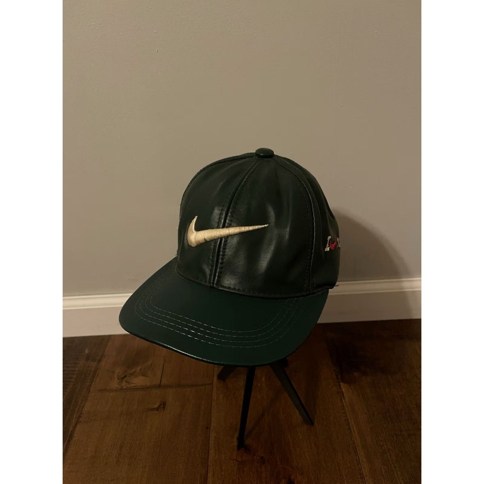 Nike VINTAGE Nike "I Can" Swoosh Logo Green Leather Adjustable Strapback Hat Cap Mens One Size Green Baseball Cap Size ONE SIZE - 2 Thumbnail