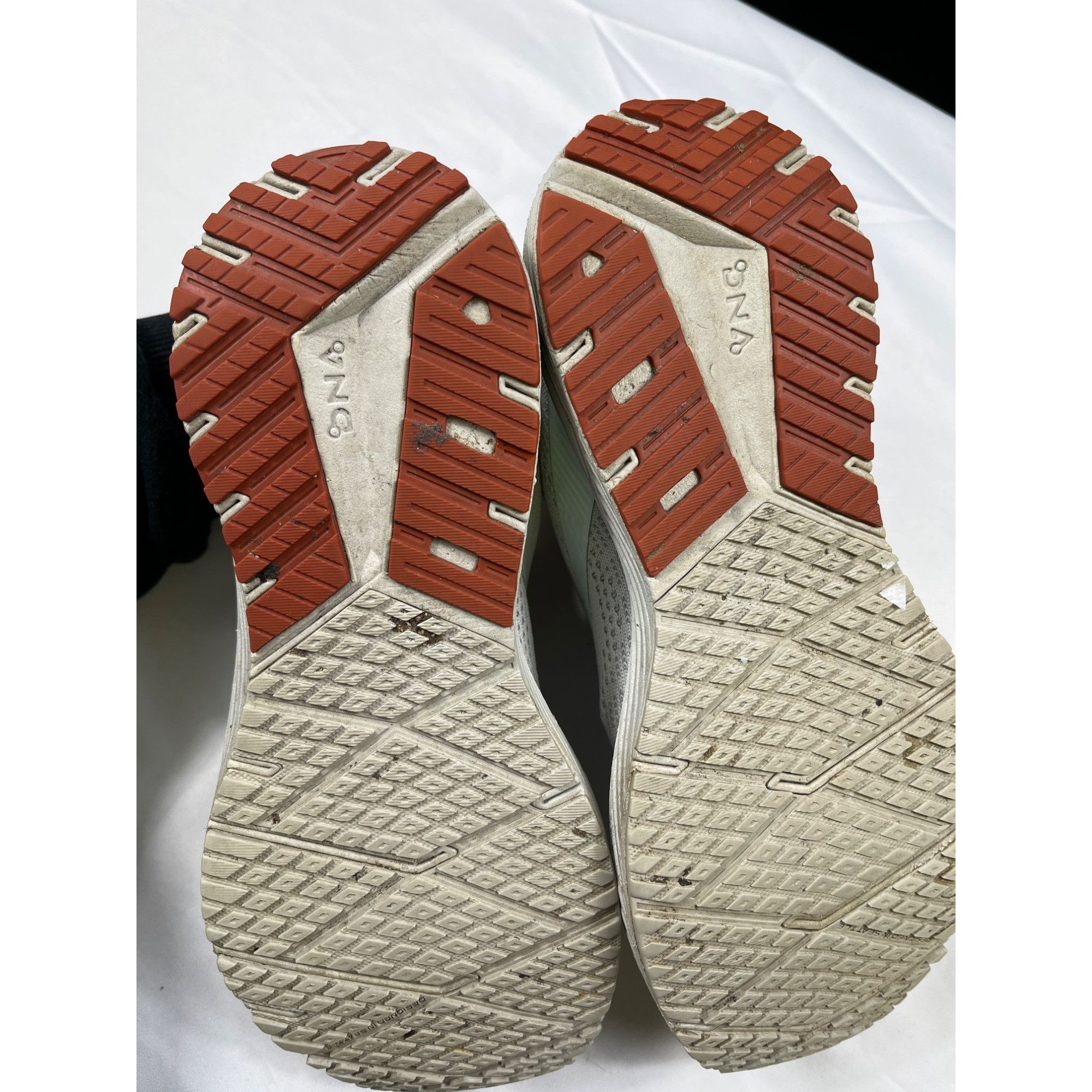 Brooks Brooks Womens Gray White Revel 6 Running Shoes Size 9.5 Sku Size US 9.5 / IT 39.5 - 6 Thumbnail
