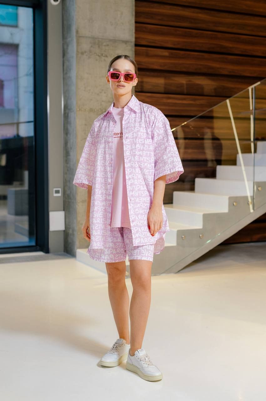 Vetements Pink All Over Grafitti Logo Oversized Short Sleeve Shirt Size XS / US 0-2 / IT 36-38 - 1 Thumbnail