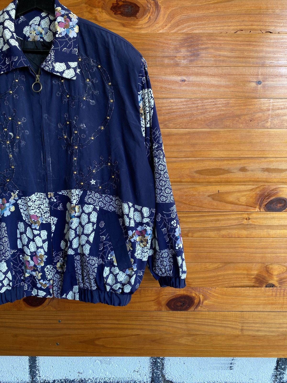 Vintage Vintage Japanese Patchwork Floral Print Windbreaker Jacket Size US L / EU 52-54 / 3 - 6 Thumbnail