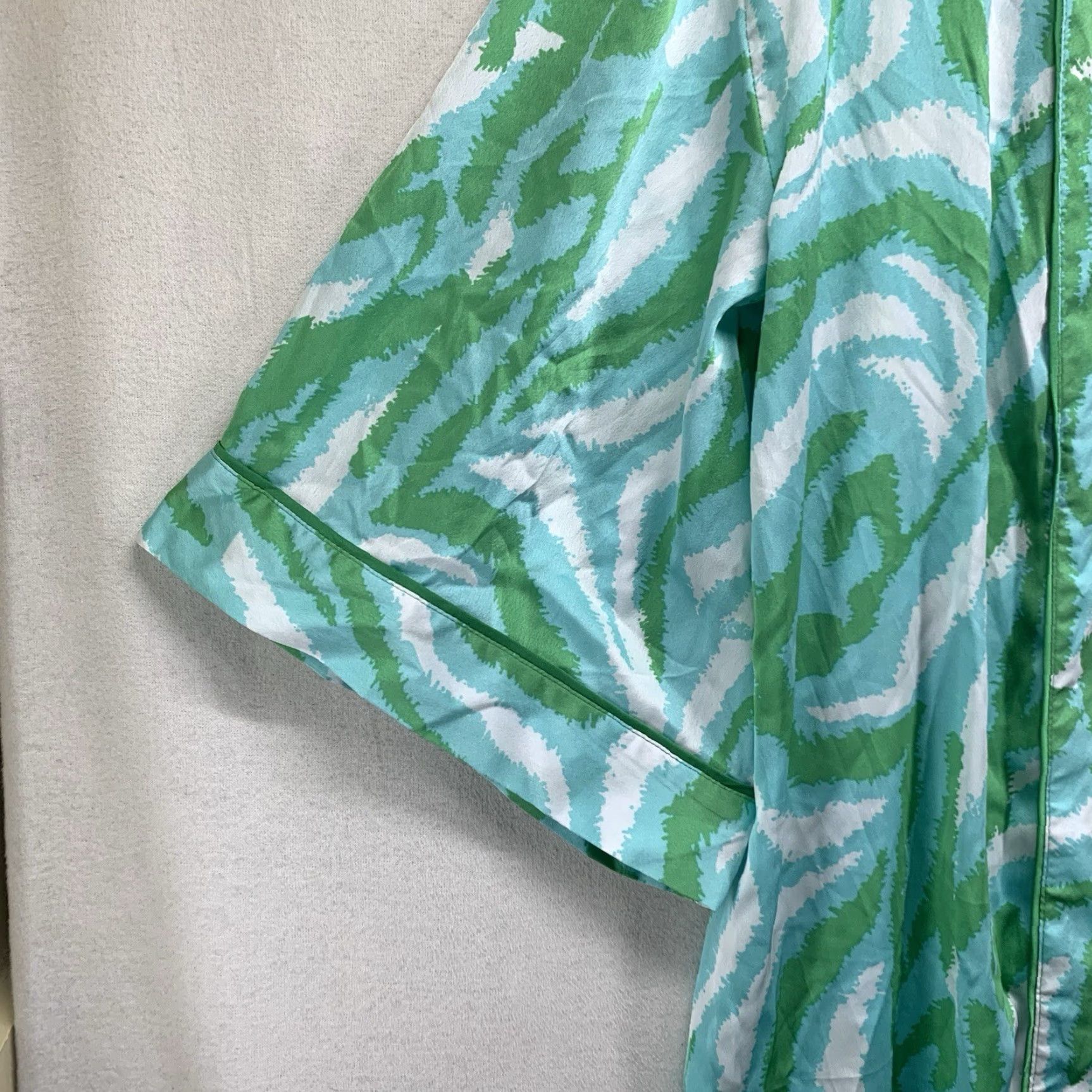 Diane von Furstenberg DVF for Target Robe Women 2XS Green Zebra Satin Beach Cover-Up Kimono 3/4 Sleeve Size ONE SIZE - 6 Thumbnail
