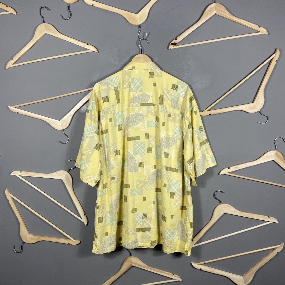 Vintage Vintage Hibiscus Hawaii XXL Cotton Sateen Abstract T-shirt Size US XXL / EU 58 / 5 - 2 Thumbnail