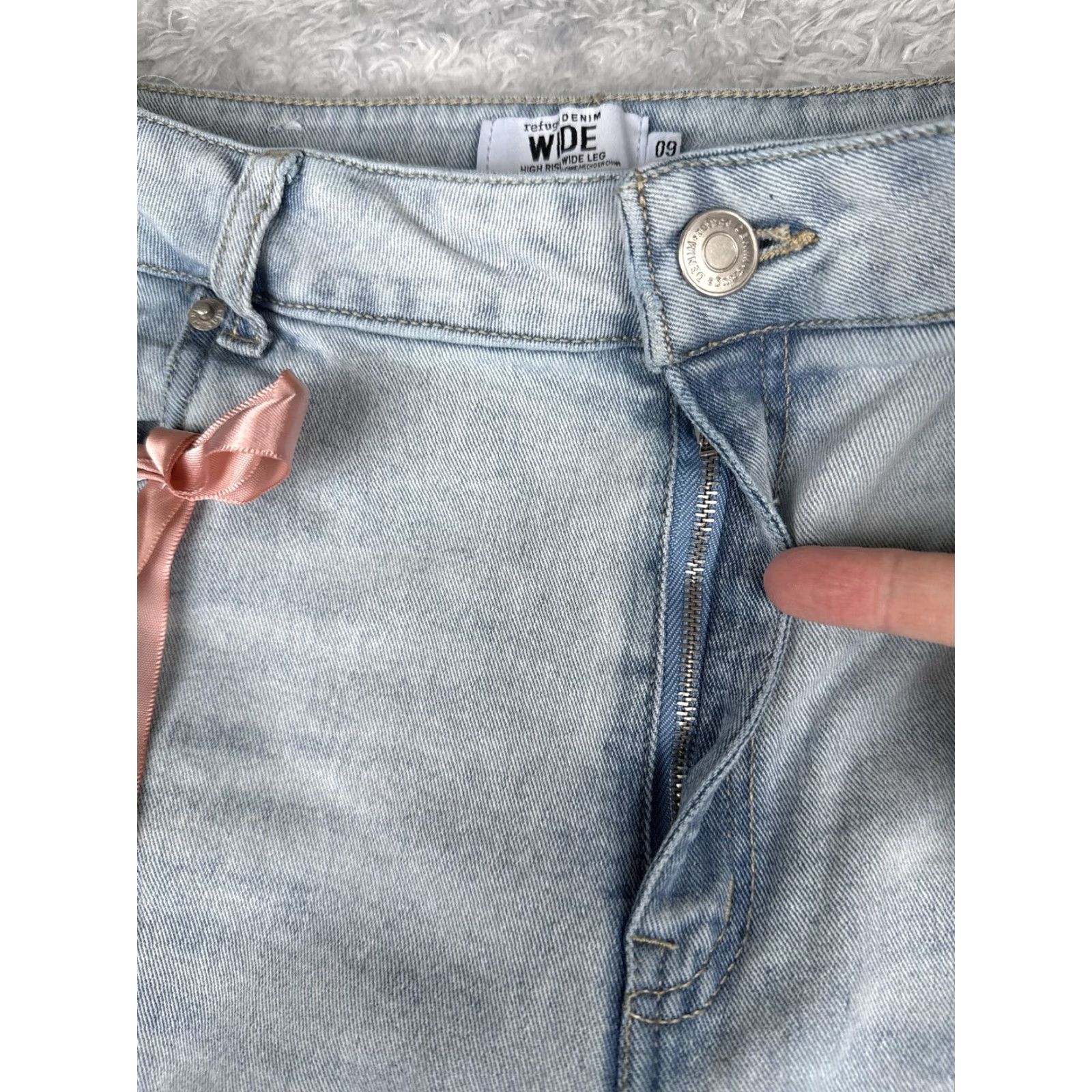 Vintage Refuge Denim Jeans Womens 9 Light Wash High Rise Wide-Leg Bow Embellished 90s Satin Ribbon Pockets Size 30" / US 8 / IT 44 - 5 Thumbnail