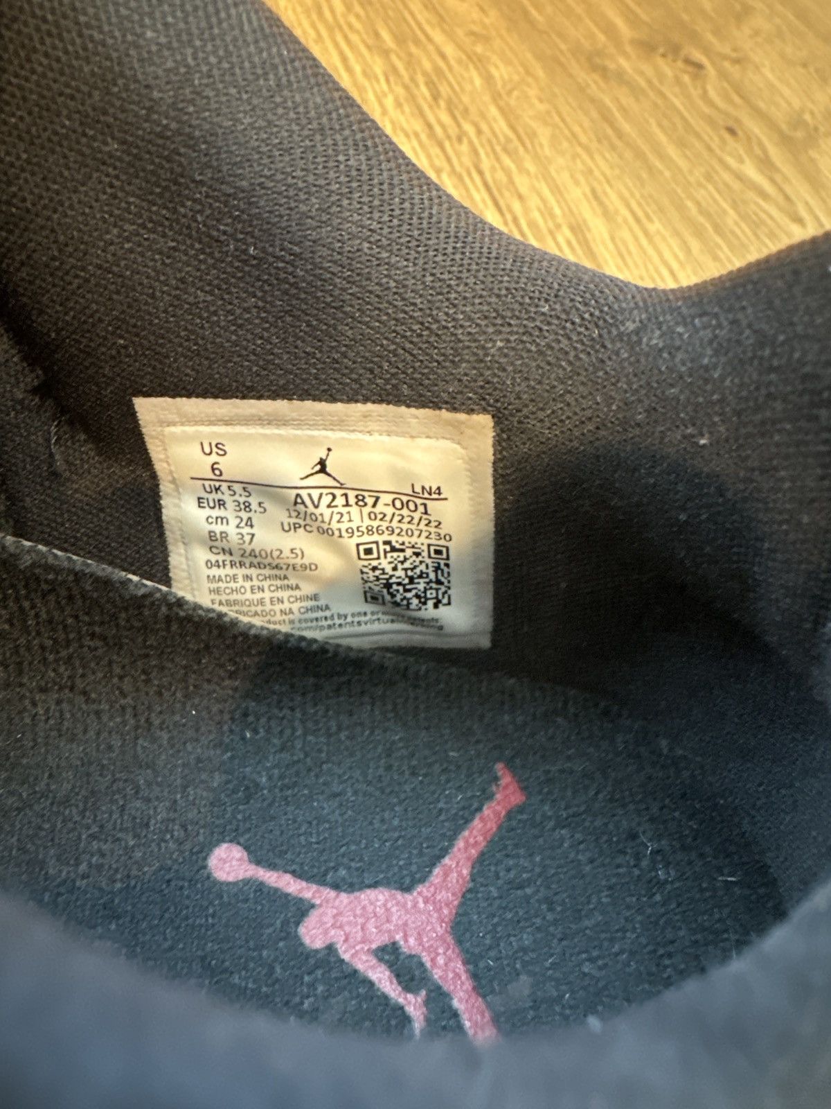 Jordan Brand × Nike Jordan 11 low 72-10 Size US 6 / EU 39 - 6 Thumbnail