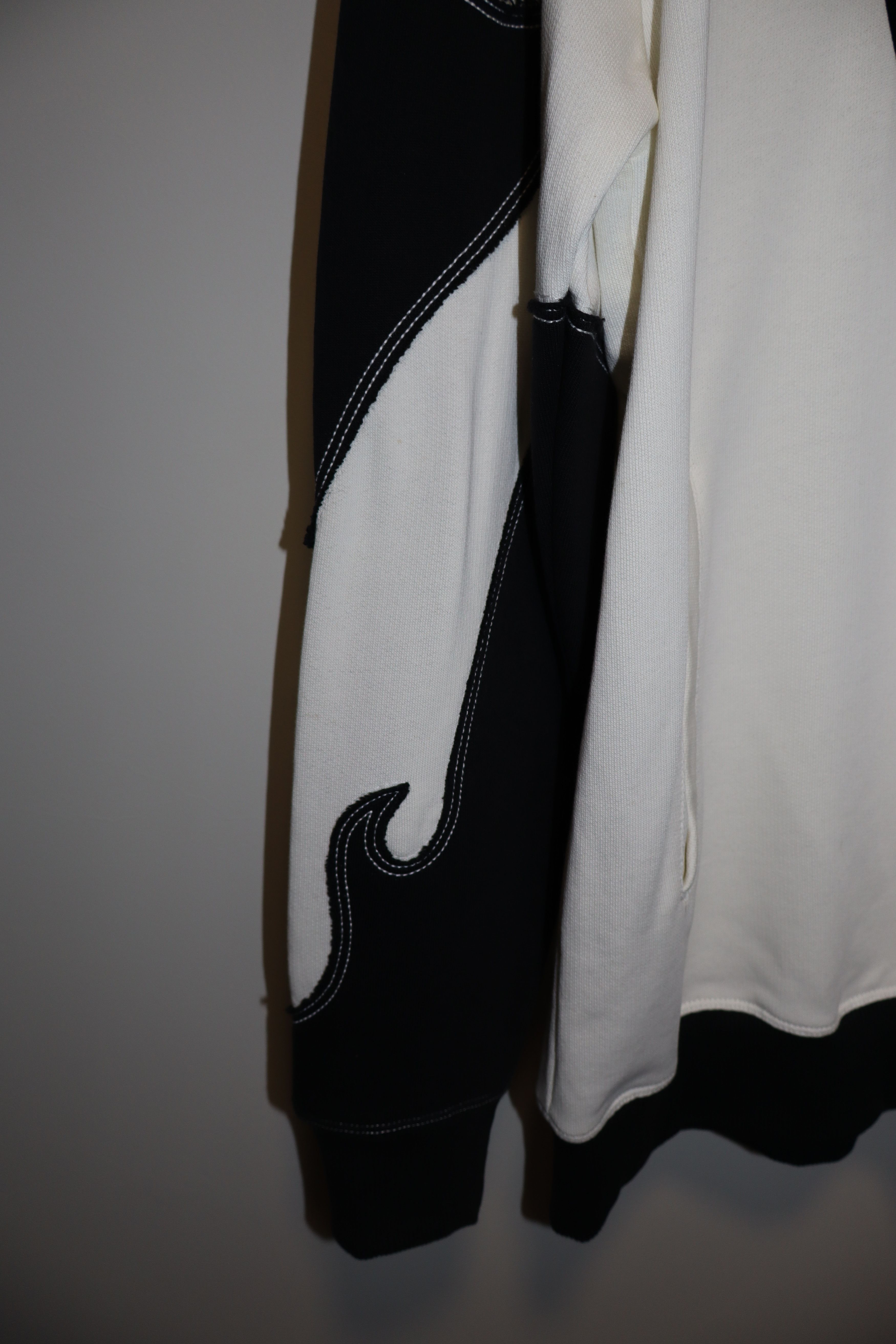 Balmain Baroque logo print hoodie Size US XL / EU 56 / 4 - 5 Thumbnail