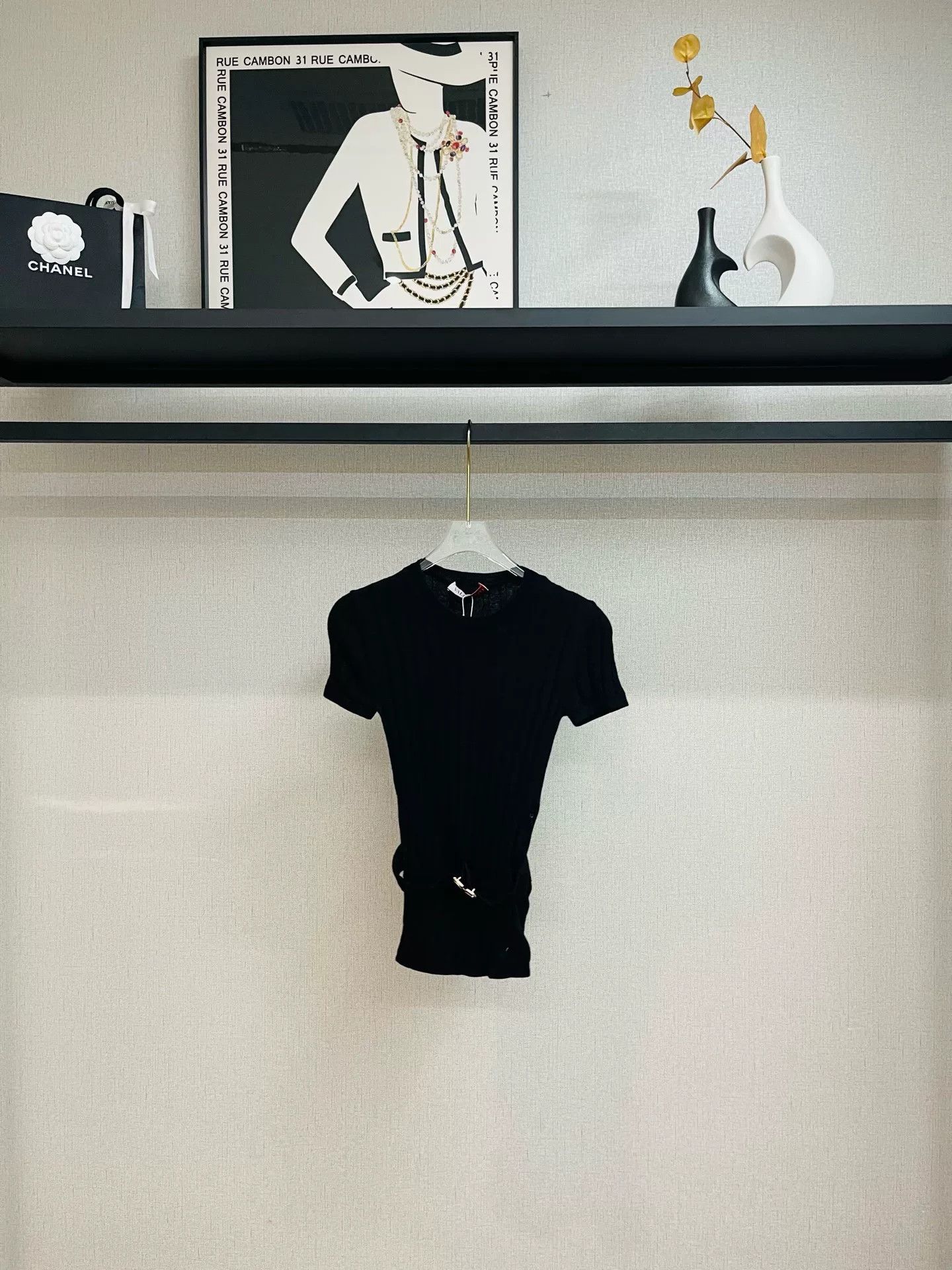 Valentino Valentino Black Short-Sleeve Logo Top Size US L / EU 52-54 / 3 - 1 Thumbnail