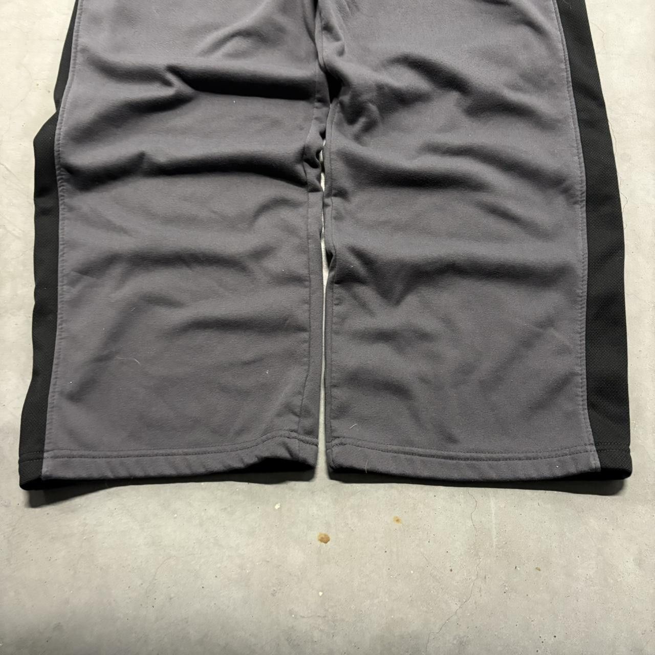 Reebok Crazy Vintage Y2K/2000s Baggy Striped Grey Reebok Sweatpants with adjustable waistband and drawstrings! Size US 34 / EU 50 - 4 Thumbnail