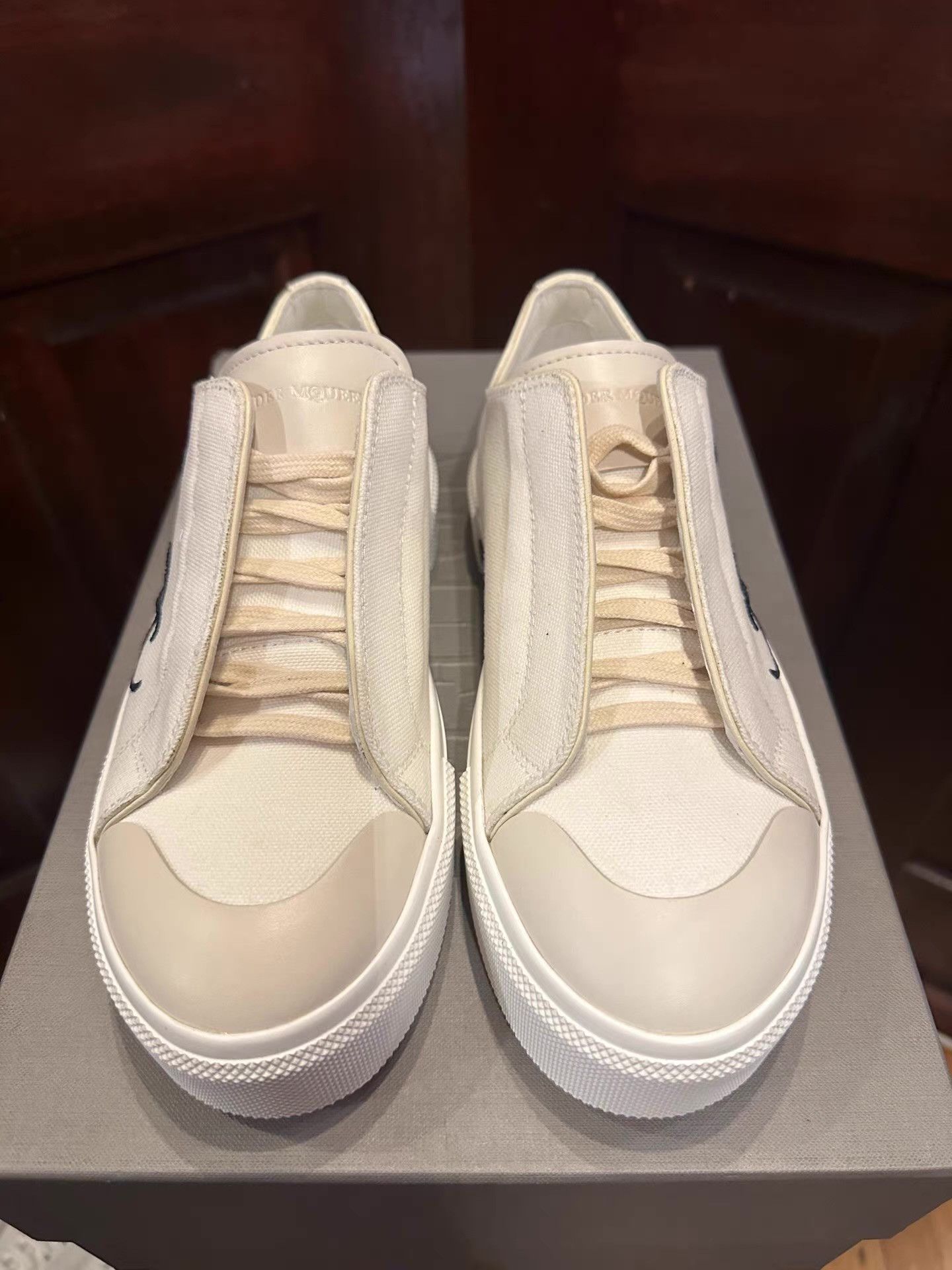 Alexander McQueen Alexander McQueen Women's White Octopus Ｑ25 Size US 6 / IT 36 - 3 Thumbnail