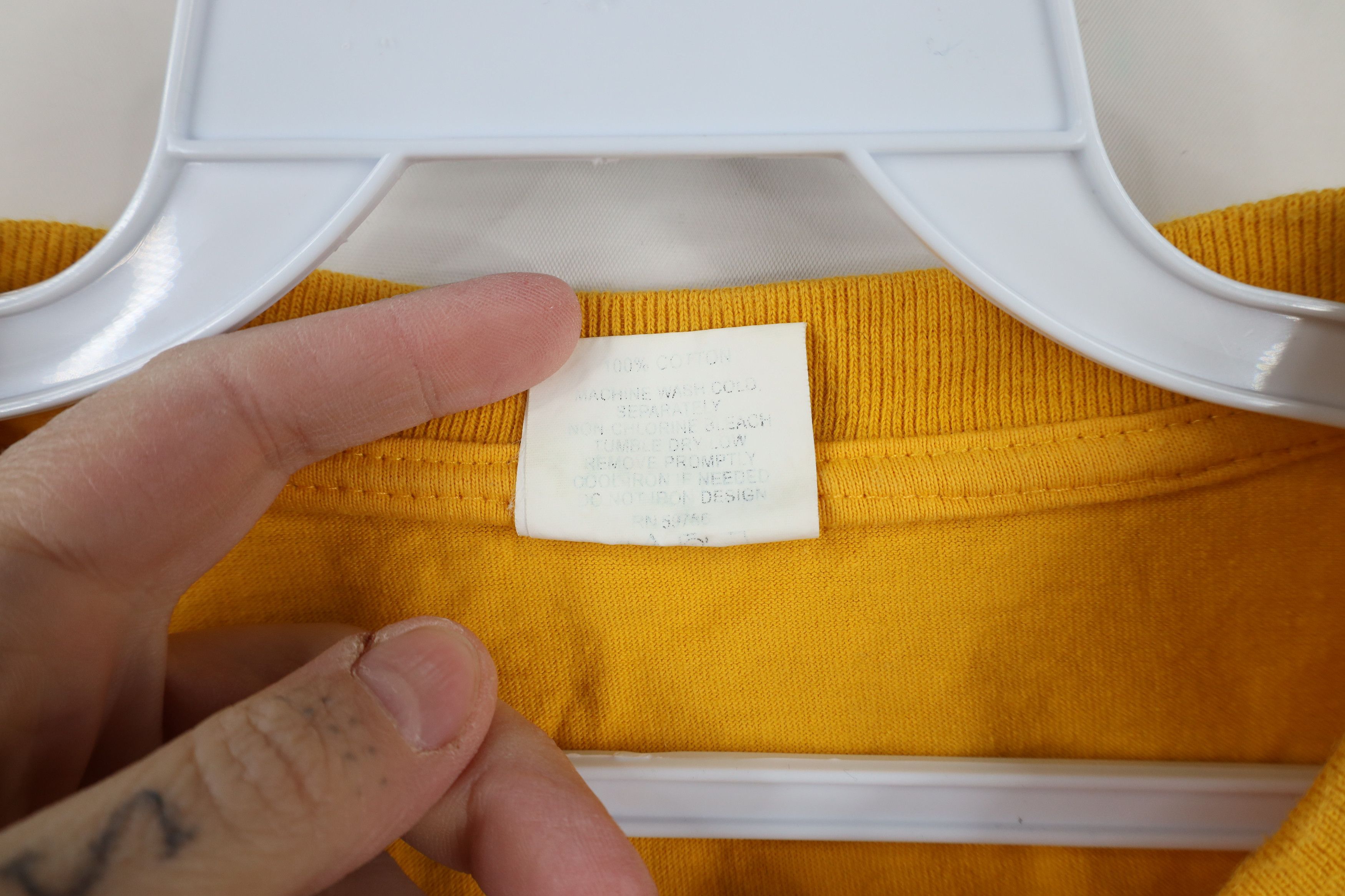 Vintage Vintage 90s Spalding Fire Flames Short Sleeve T-Shirt Yellow Size US L / EU 52-54 / 3 - 8 Thumbnail