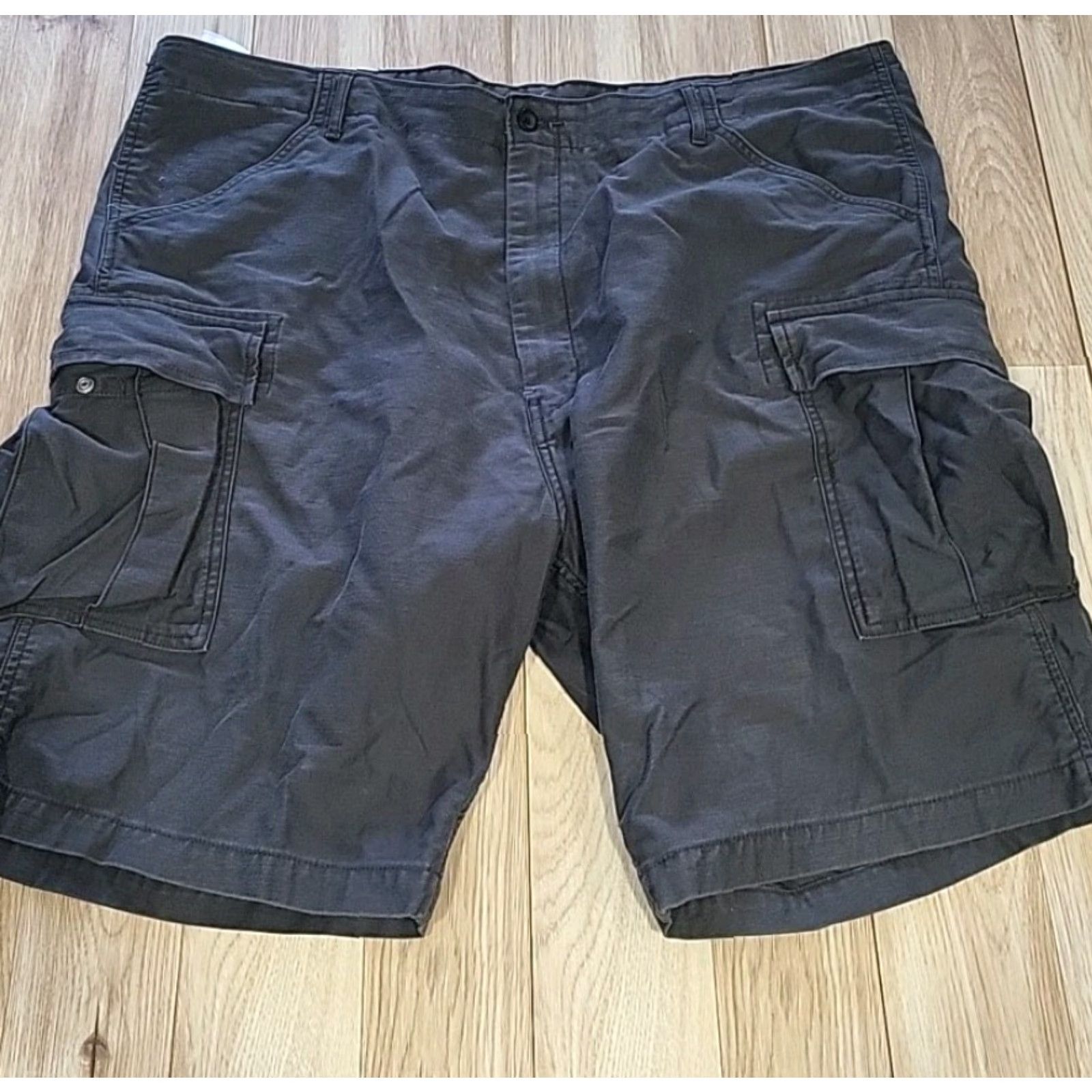 Levi's Levi's Cargo Shorts 44" Gray Cotton Snap Pockets 10" Inseam Regular Fit Men Pants Casual Outdoor workwear 90s? Size US 44 / EU 60 - 2 Thumbnail