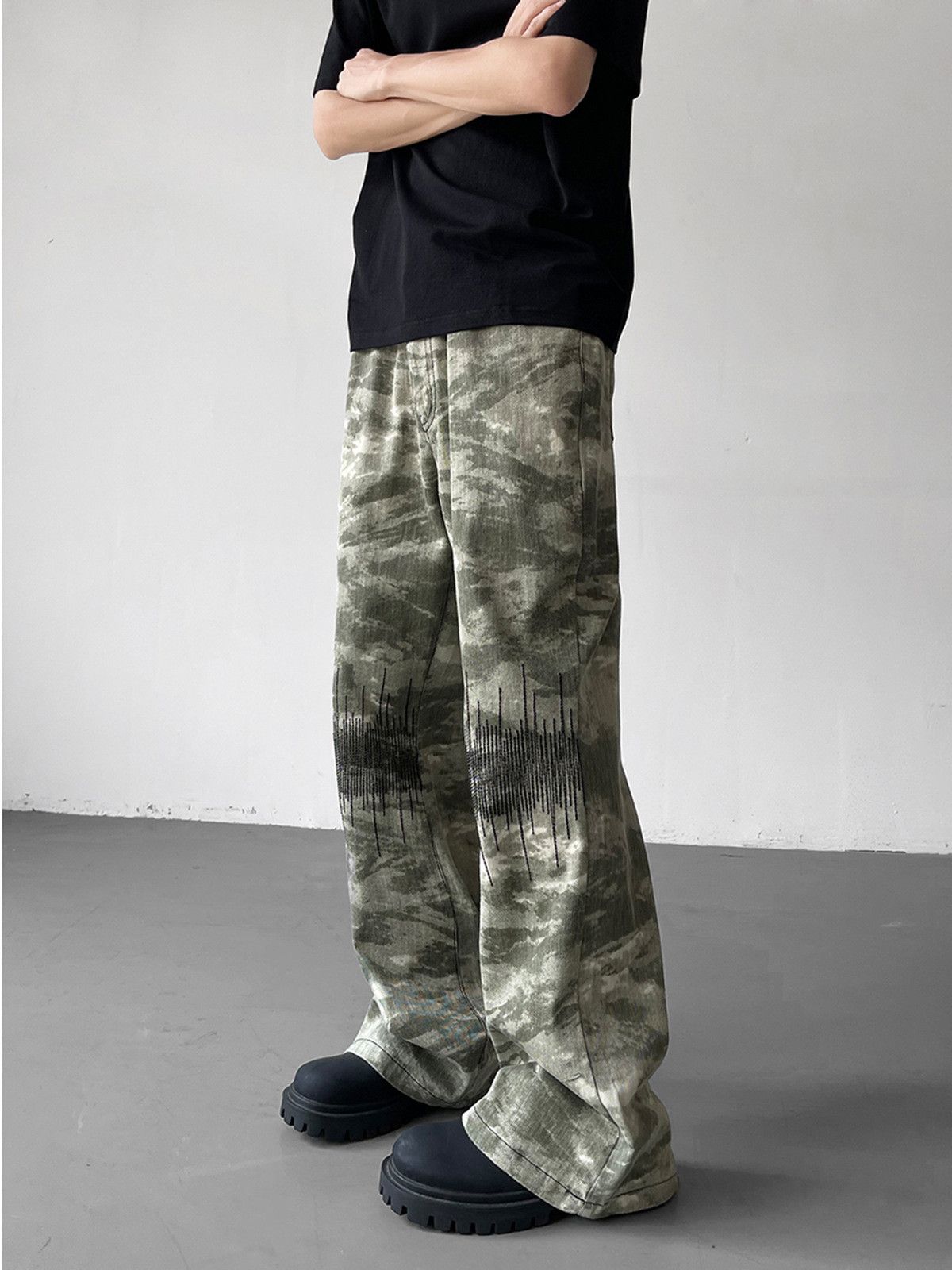 Japanese Brand Men's Japanese retro distressed loose camouflage jeans Size US 32 / EU 48 - 4 Thumbnail