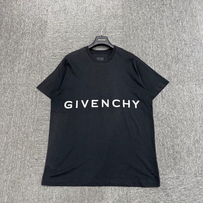 Givenchy Givenchy Embroidered Letter Logo Short Sleeve Size US L / EU 52-54 / 3 - 1 Thumbnail