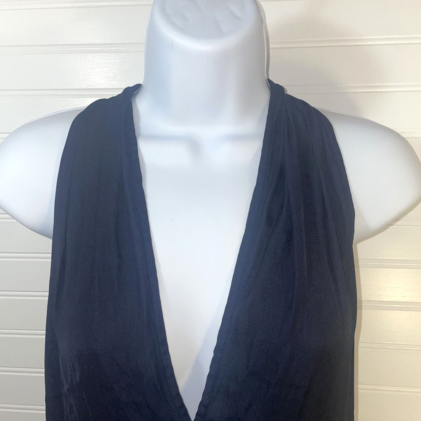 Banana Republic Banana Republic Blouse Sleeveless Tie Neck V-Neck Dark Blue NWT Small Women Regular Fit XS? Size S / US 4 / IT 40 - 6 Thumbnail