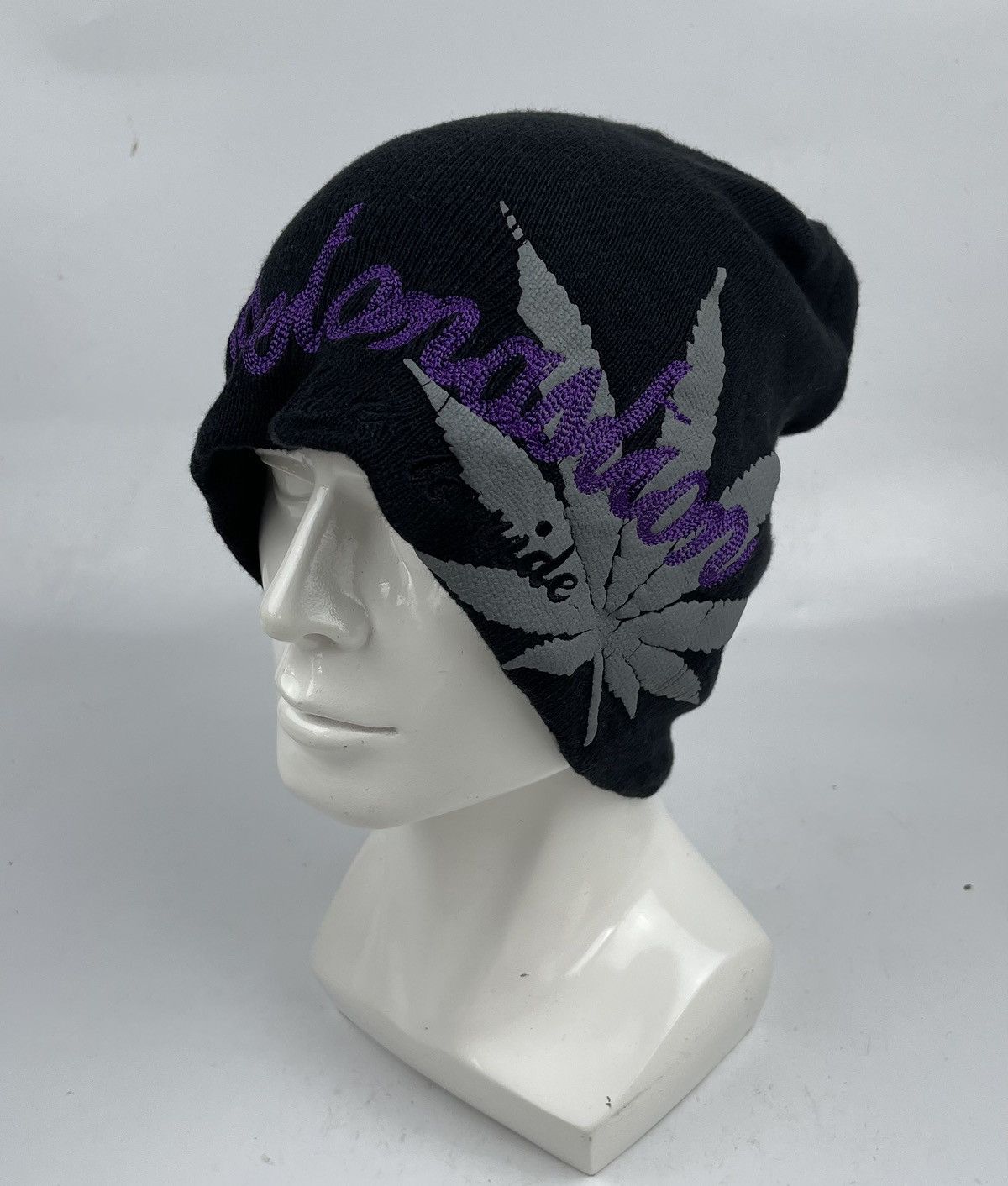 Japanese Brand marijuana leaves beanie hat snow cap tc26 Size ONE SIZE - 1 Thumbnail