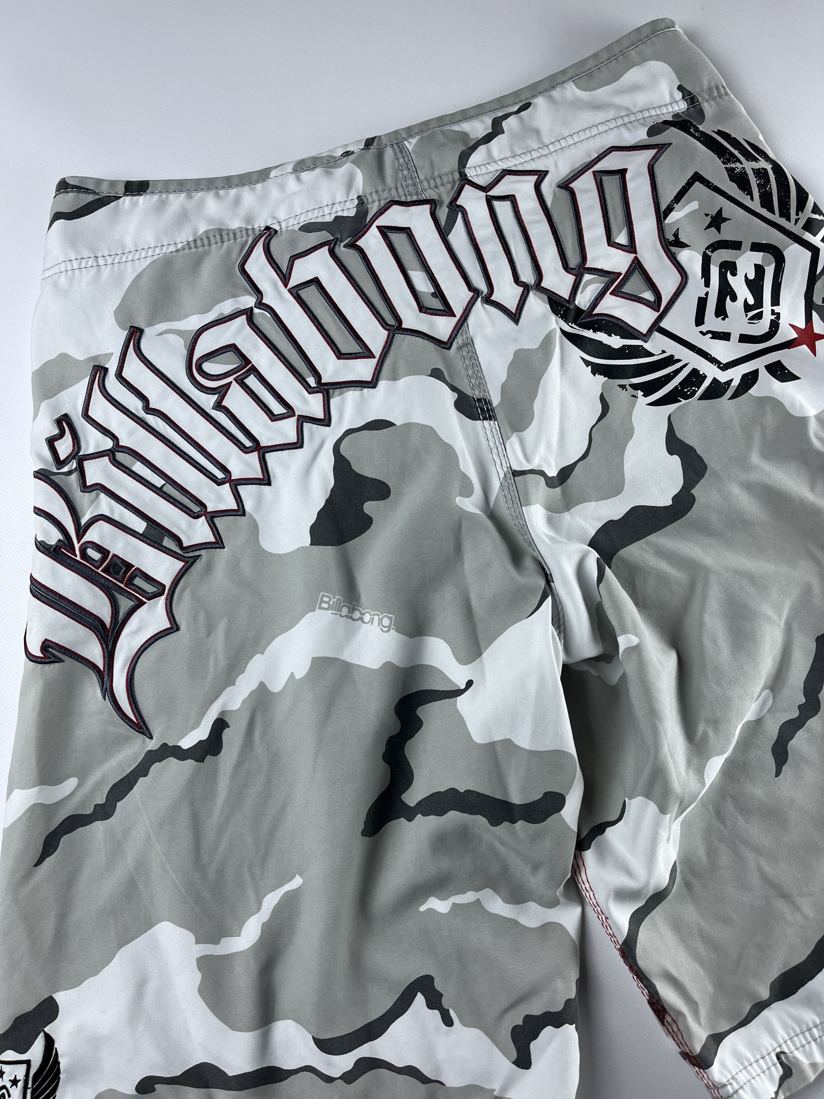 Billabong × Ed Hardy BAGGY! Billabong Vintage Camo Big Logo Shorts Size US 36 / EU 52 - 2 Thumbnail