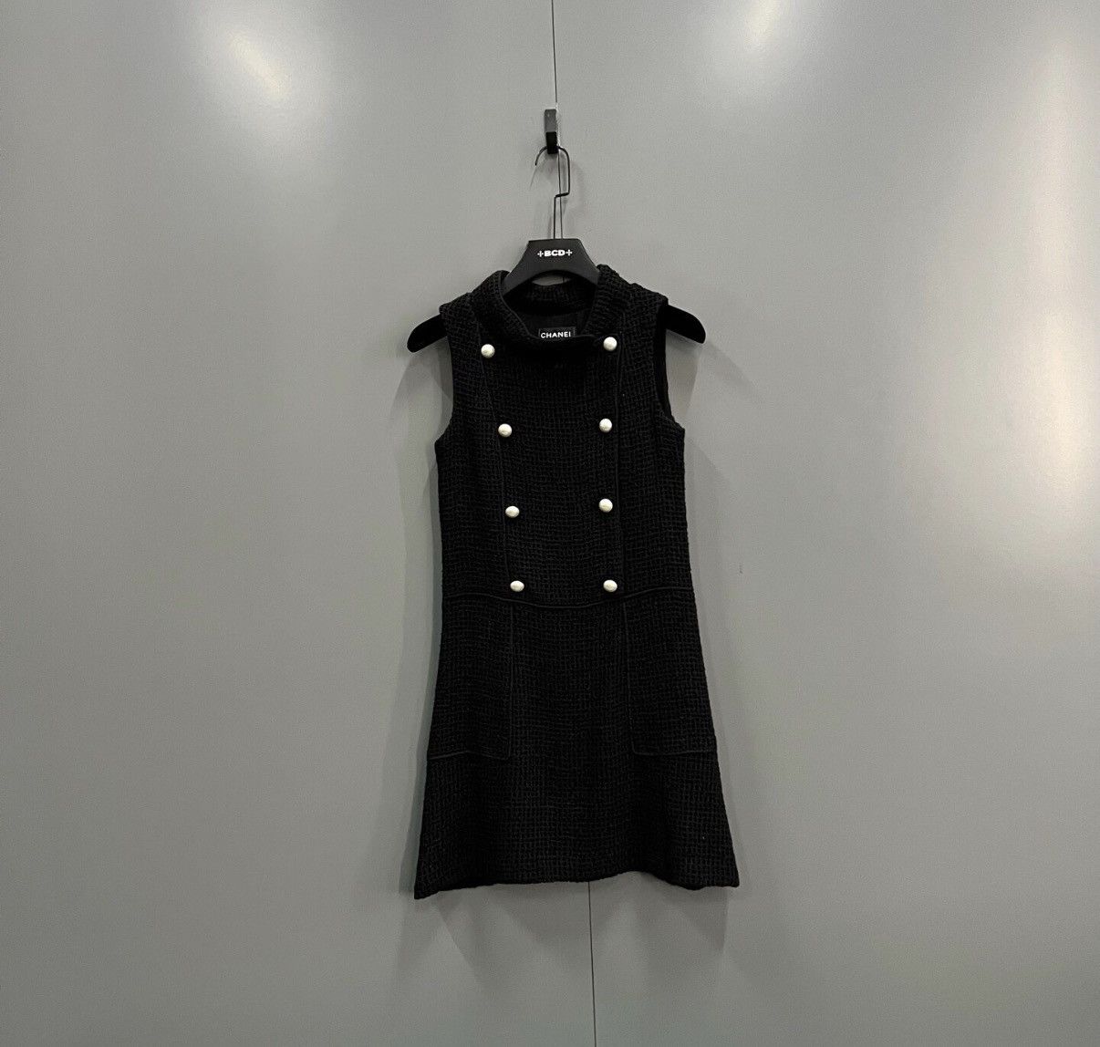Chanel CHANEL Black Double-breasted Sleeveless Dress J41 Size XS / US 0-2 / IT 36-38 - 1 Thumbnail