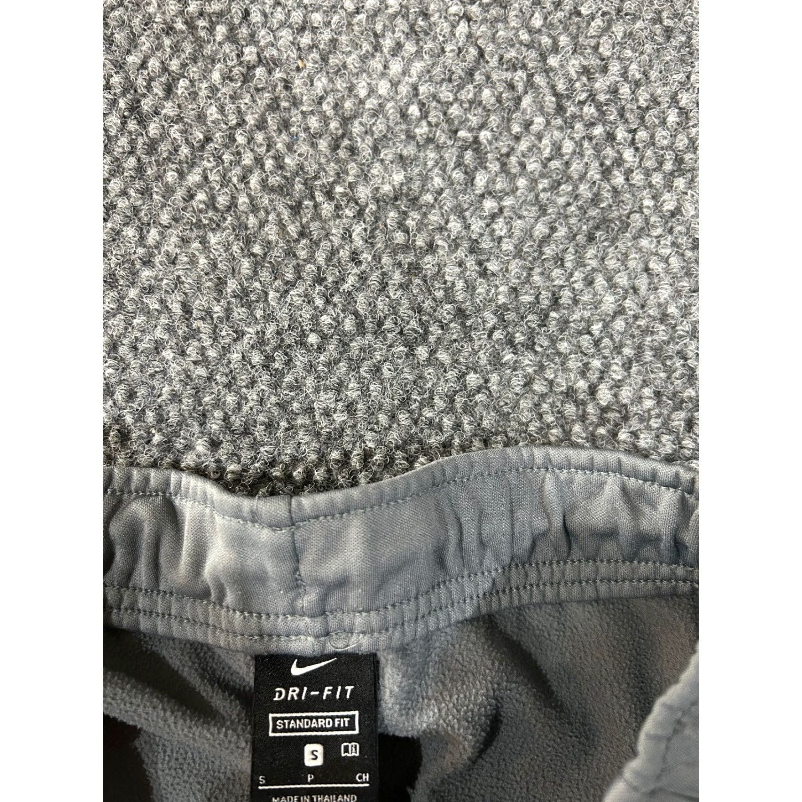 Nike Nike athletic pants Mens Small gray Dri Fit training joggers logo Pants Mens Regular Inseam 28 in Straight Sweatpants Logo Adjustable Drawstring Size US 33 - 6 Thumbnail