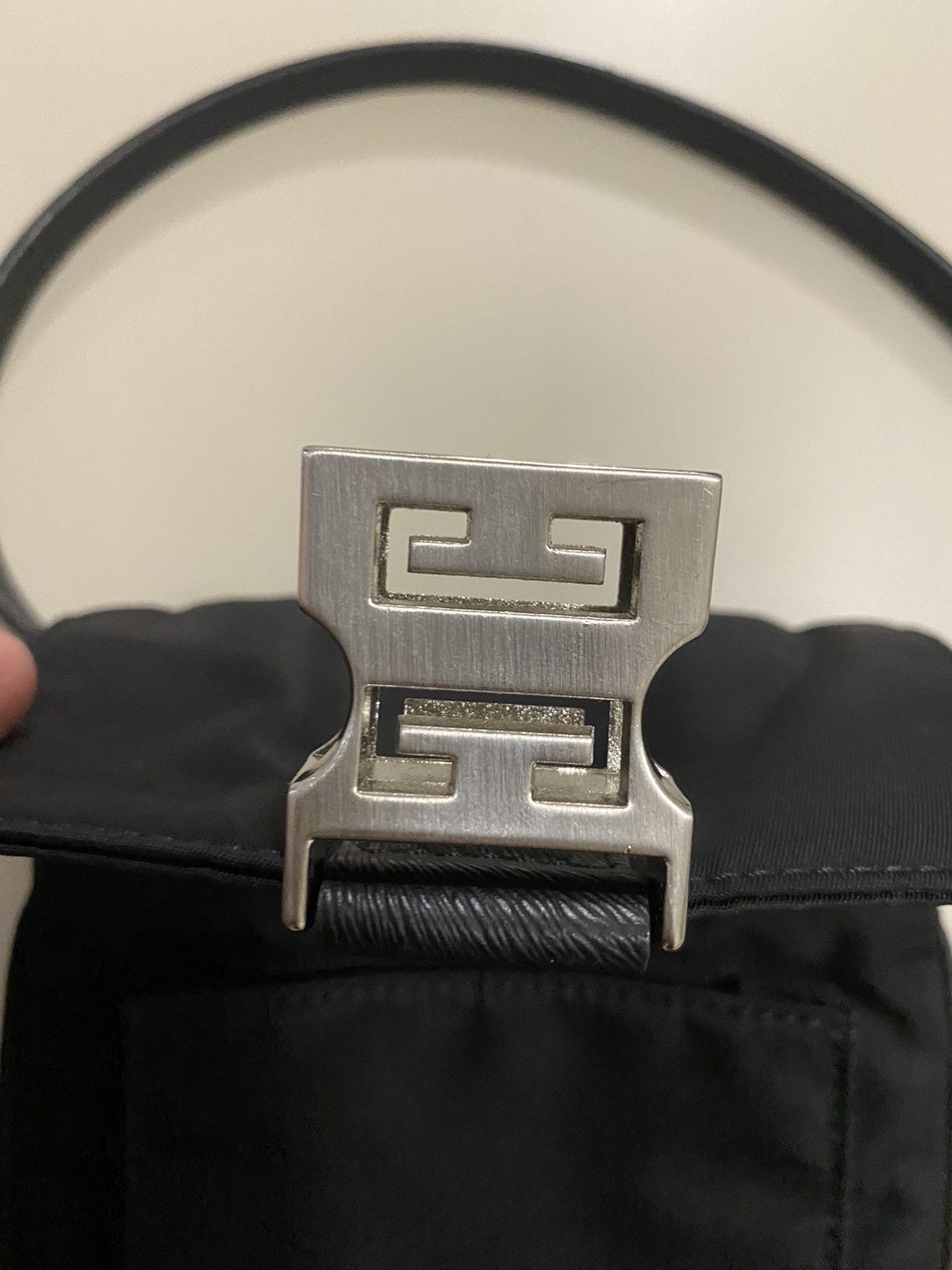 Givenchy Givenchy 4G Pouch On Strap With Tags Like New In Black Size ONE SIZE - 4 Thumbnail