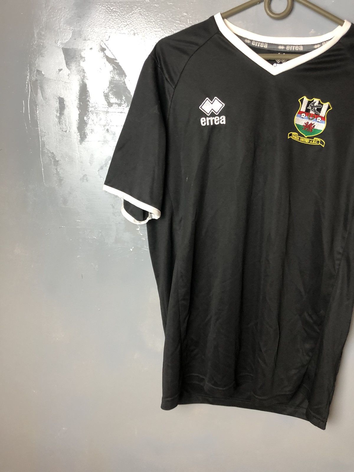 Errea Men’s soccer jersey errea soccer jersey size L Size US L / EU 52-54 / 3 - 3 Thumbnail