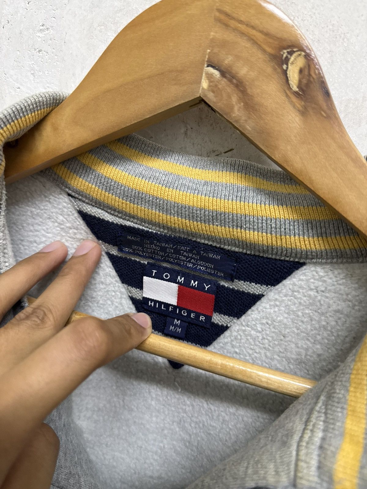 Tommy Hilfiger Distressed Tommy Hilfiger Spell Out Half Zipper Sweatshirt Size US L / EU 52-54 / 3 - 4 Thumbnail