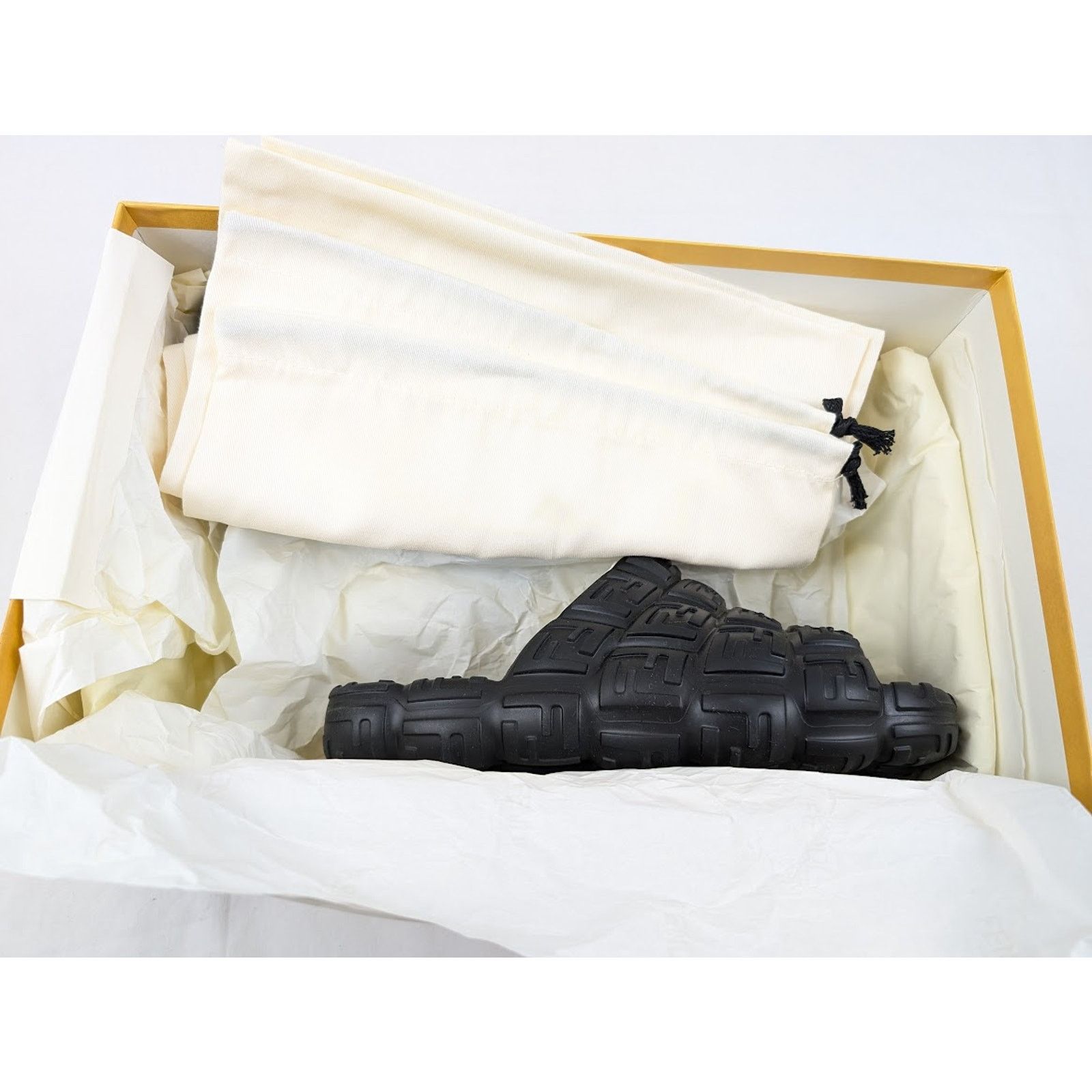 Fendi o1rshd1 Rubber Sole Fendi Logo Slipper Slide Sandal in Nero Size US 7 / EU 40 - 19 Thumbnail