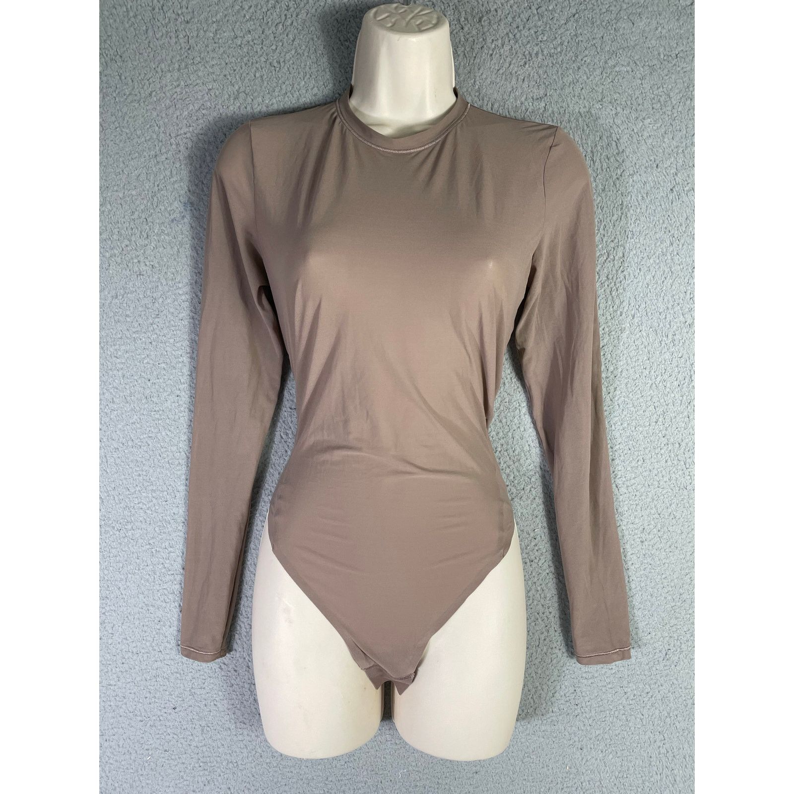 Lululemon Lululemon Long Sleeve Bodysuit Beige Womens Large Set of 2 Size L / US 10 / IT 46 - 3 Thumbnail