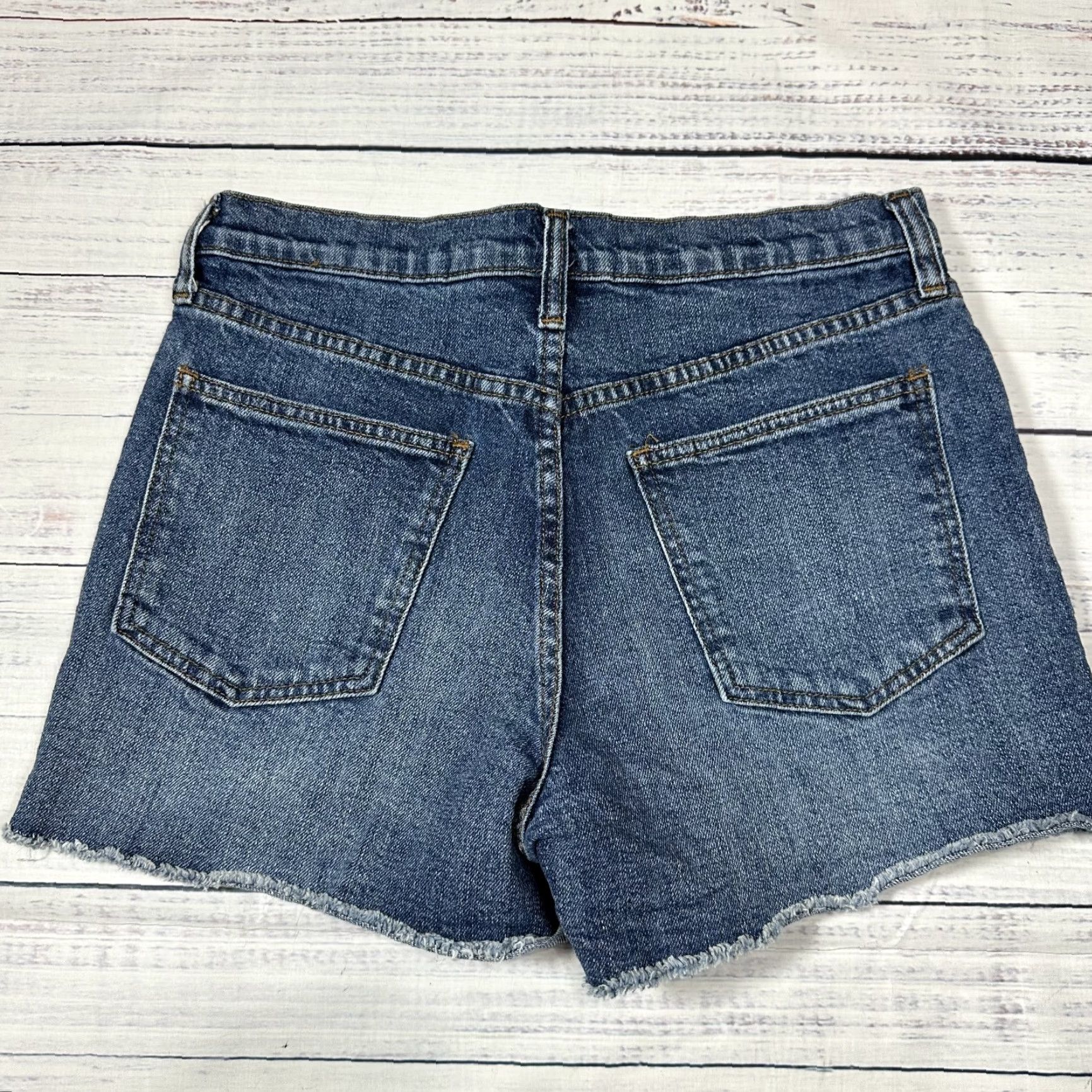 Gap VINTAGE Gap Denim Blue Cut Off Raw Hem Shorts Casual Cotton Sz 28 Tall Women’s Wide-leg? (Note: cannot add) Size 28" / US 6 / IT 42 - 3 Thumbnail