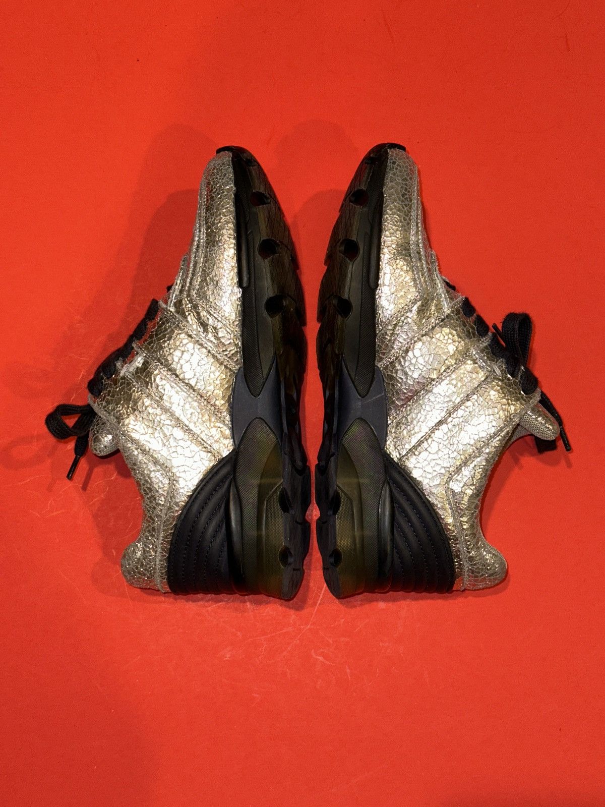 Chanel Chanel Silver Texture Leather CC Low Top Sneakers READ FLAWS Size US 8 / IT 38 - 8 Thumbnail