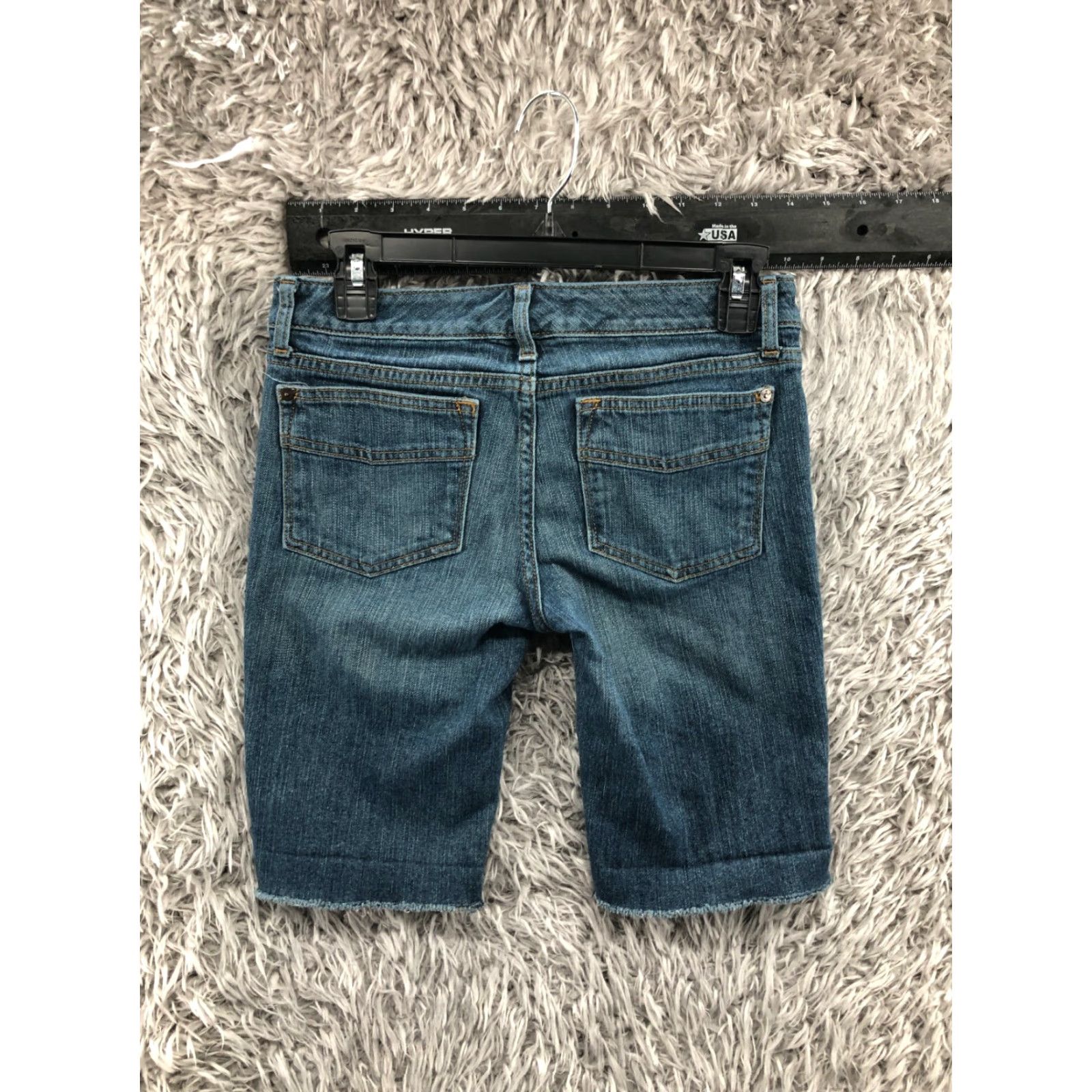 Gap Gap Bermuda Shorts Womens Size 1 Mid Rise Medium Wash Blue Beach Walking Casual 5-Pocket Denim Cotton Modern Womens Size 25" / US 0 / IT 36 - 4 Thumbnail