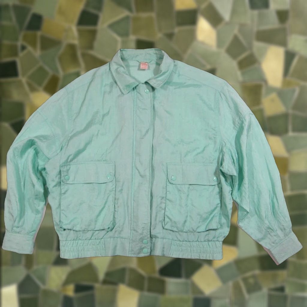 Jantzen Vintage Jantzen Windbreaker Jacket Large Nylon Mint Green Zip Pocket 100% Nylon Pockets Zip Collared Women Size L / US 10 / IT 46 - 1 Thumbnail